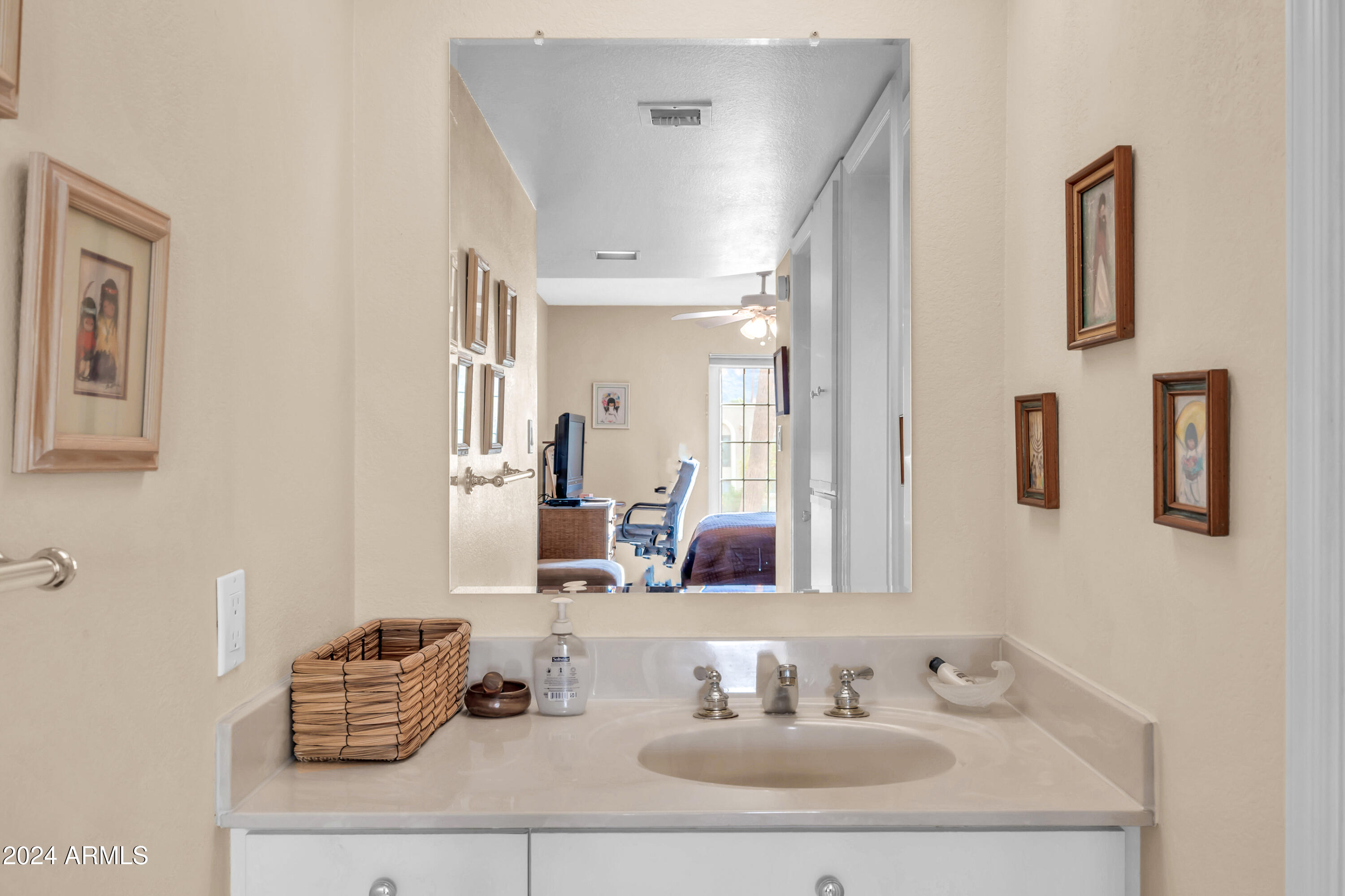 10410 N CAVE CREEK Road # 2022