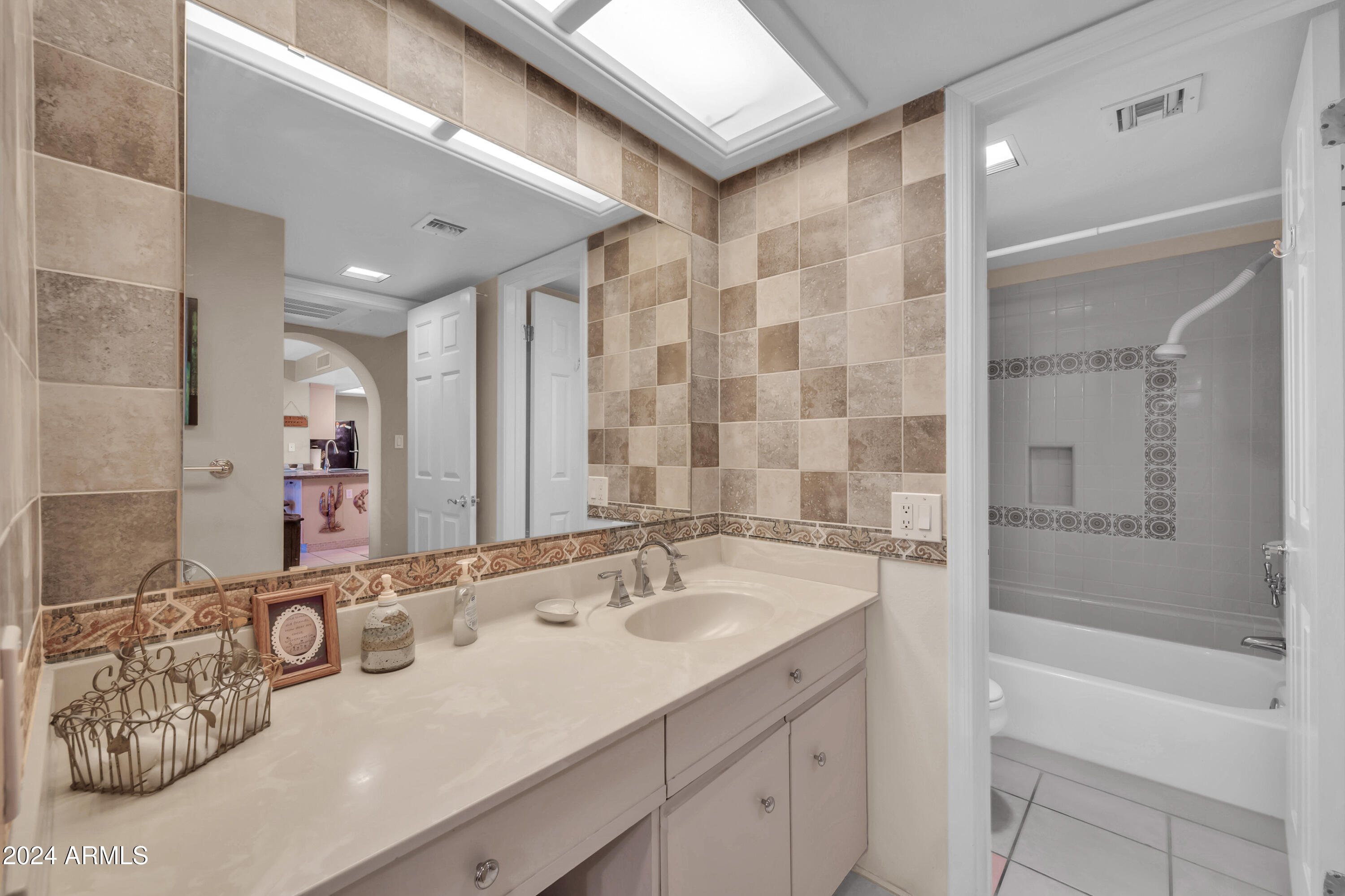 10410 N CAVE CREEK Road # 2022