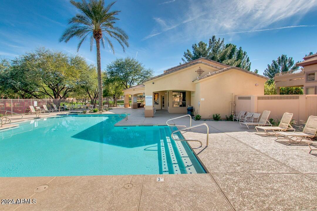 1931 W OLIVE Way