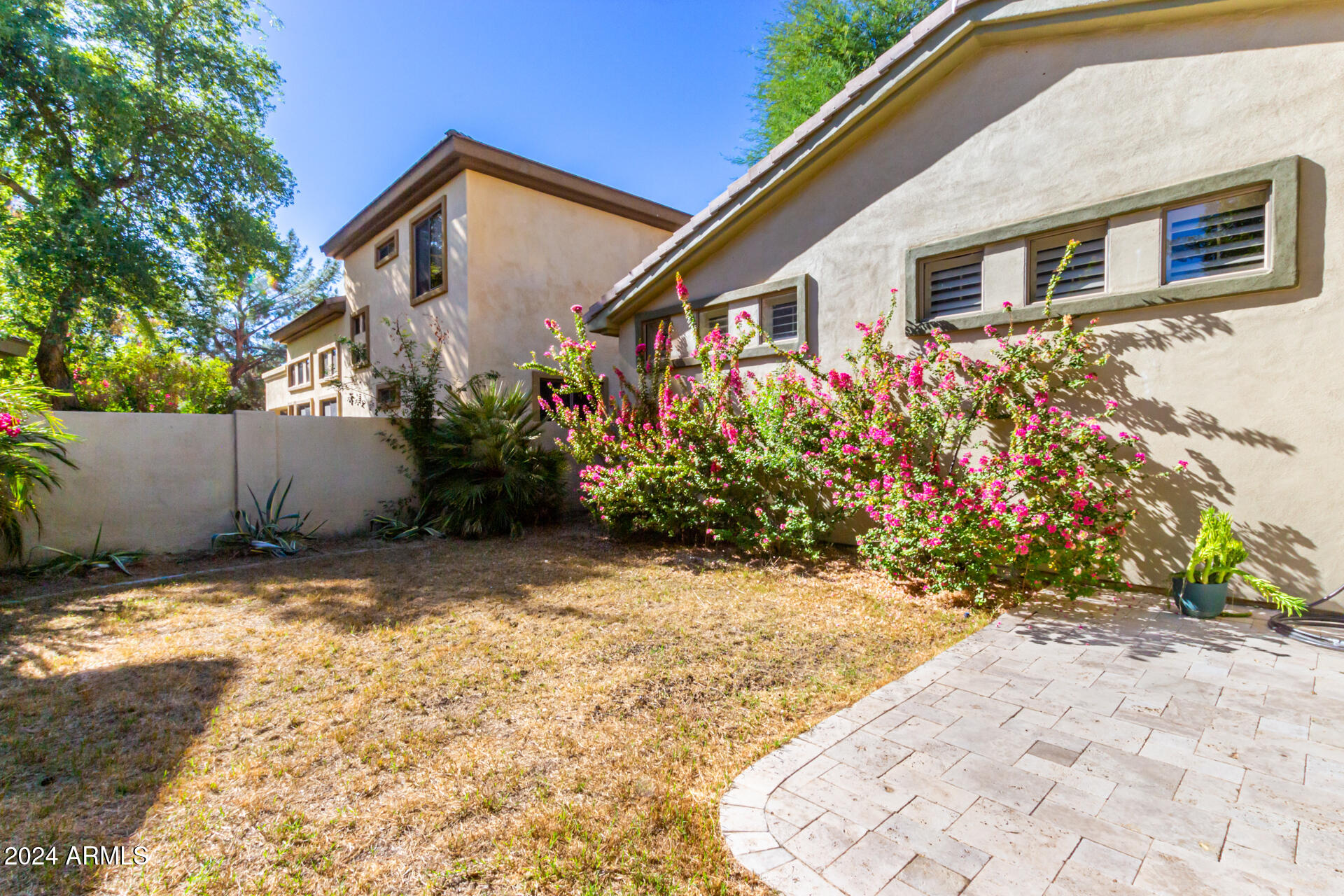 1931 W OLIVE Way
