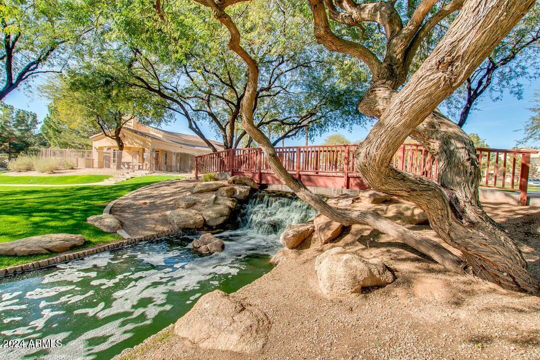 1931 W OLIVE Way