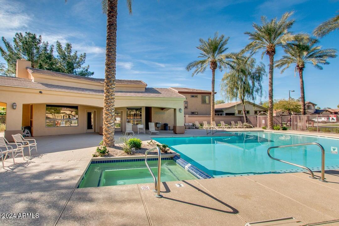 1931 W OLIVE Way