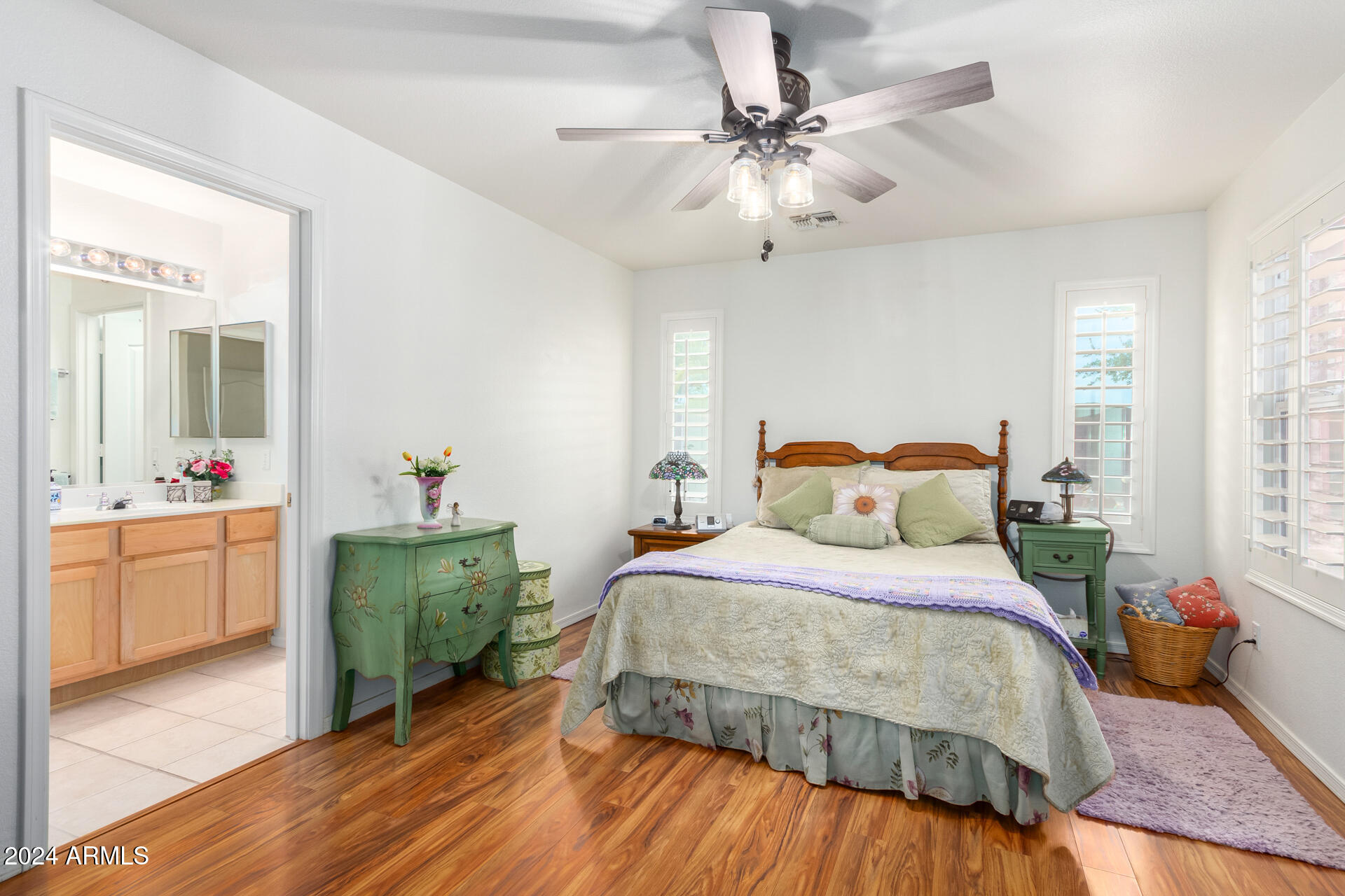 1366 E AUGUSTA Avenue