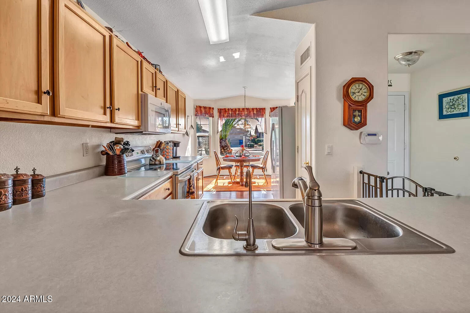 1366 E AUGUSTA Avenue