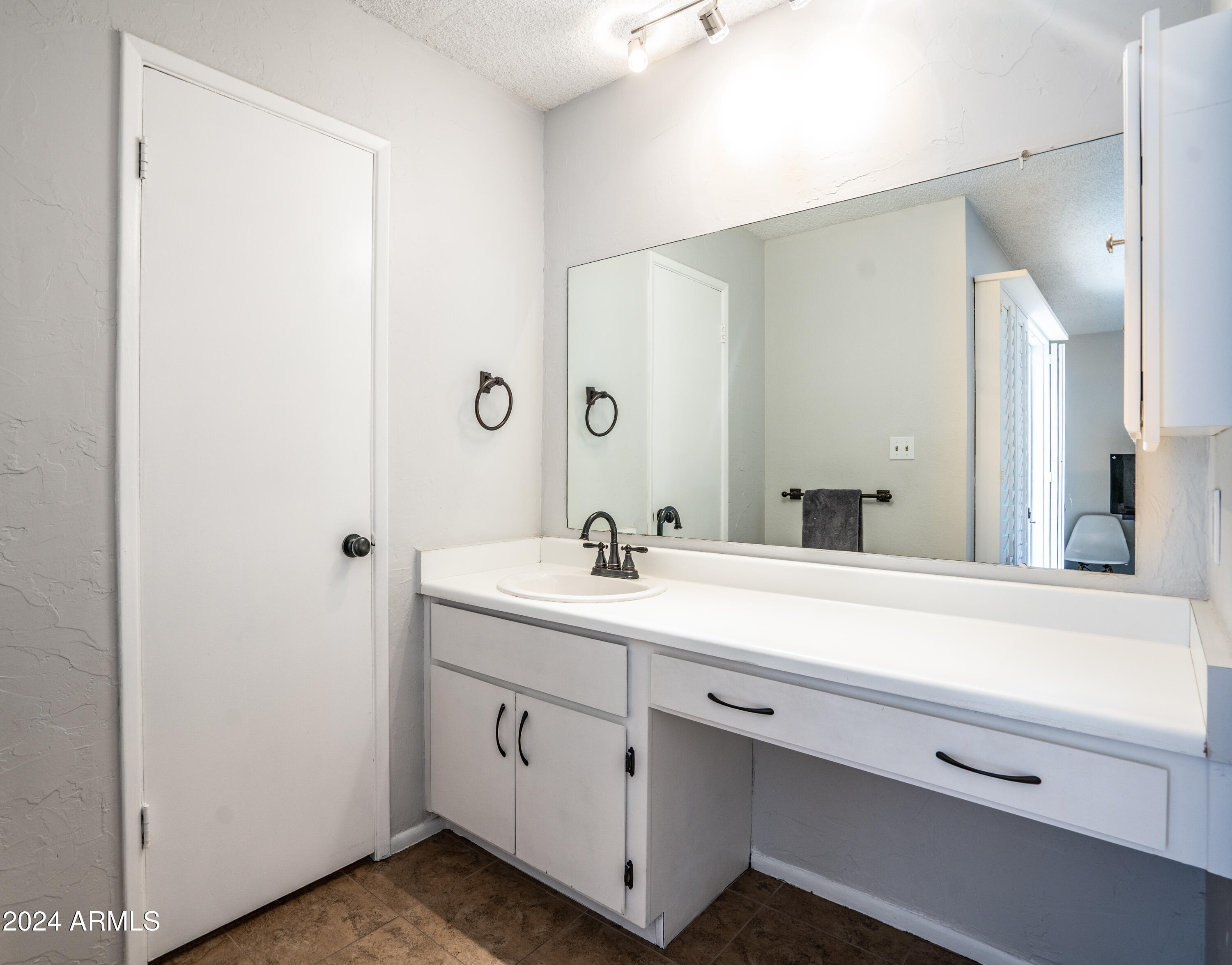 948 N 87TH Street