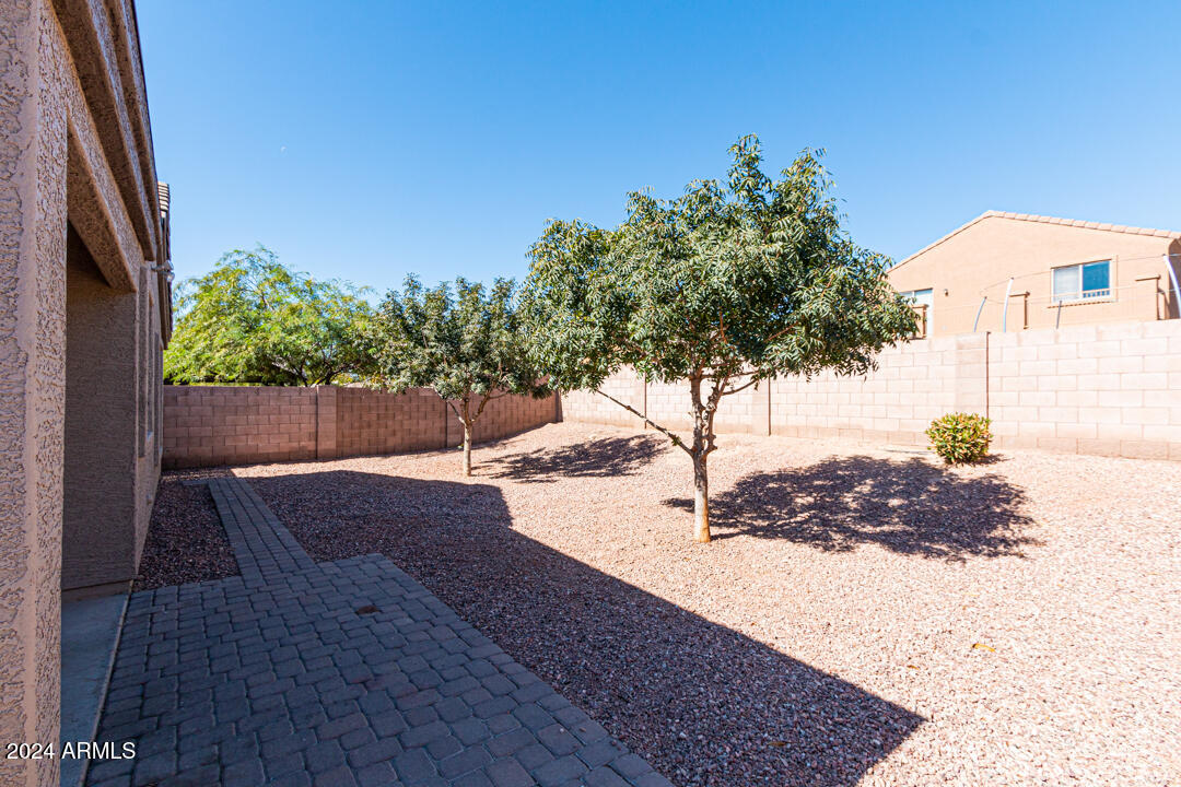 24010 W WAYLAND Drive