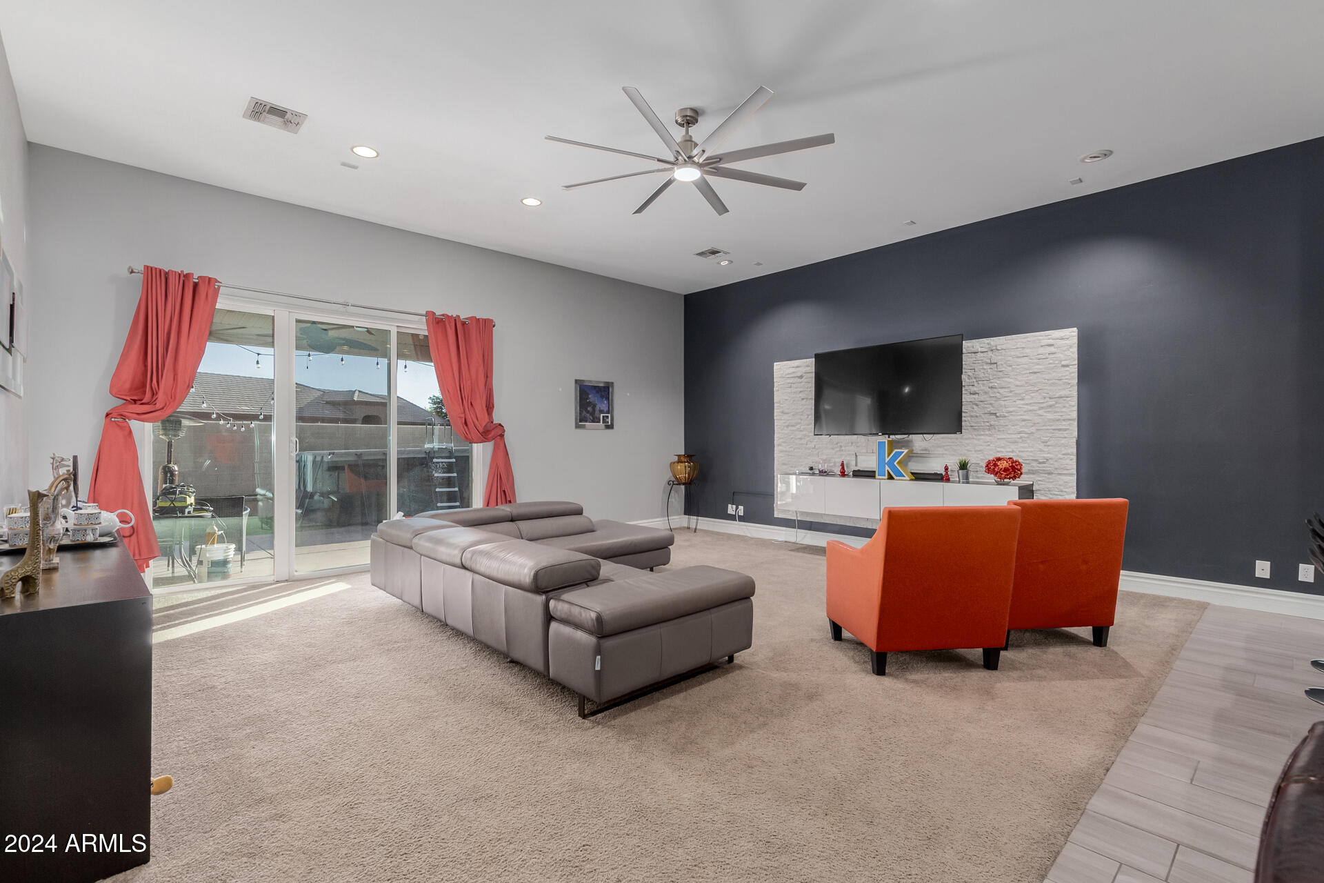 3953 W SALTER Drive