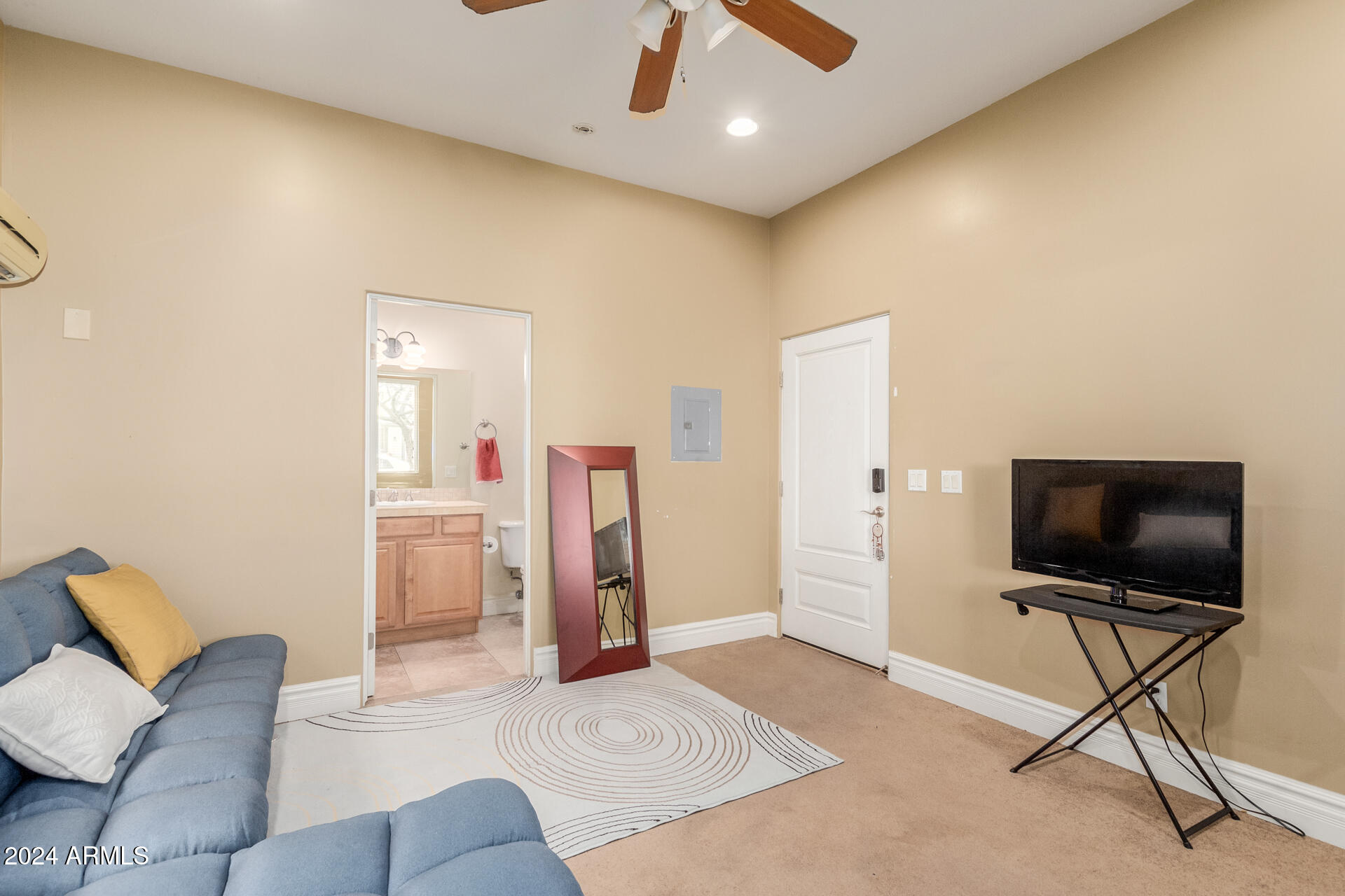 3953 W SALTER Drive