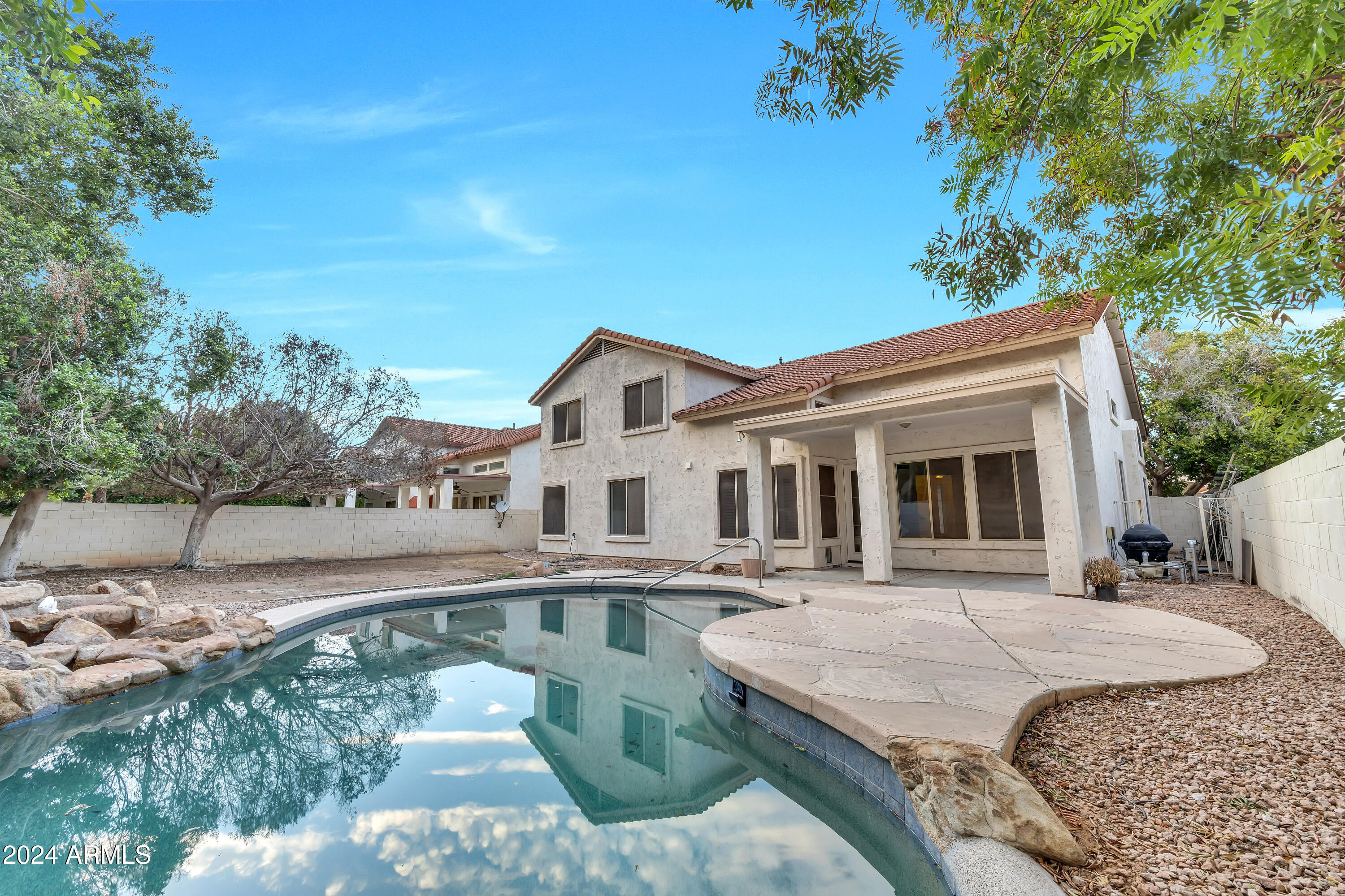 5839 W CHARTER OAK Road