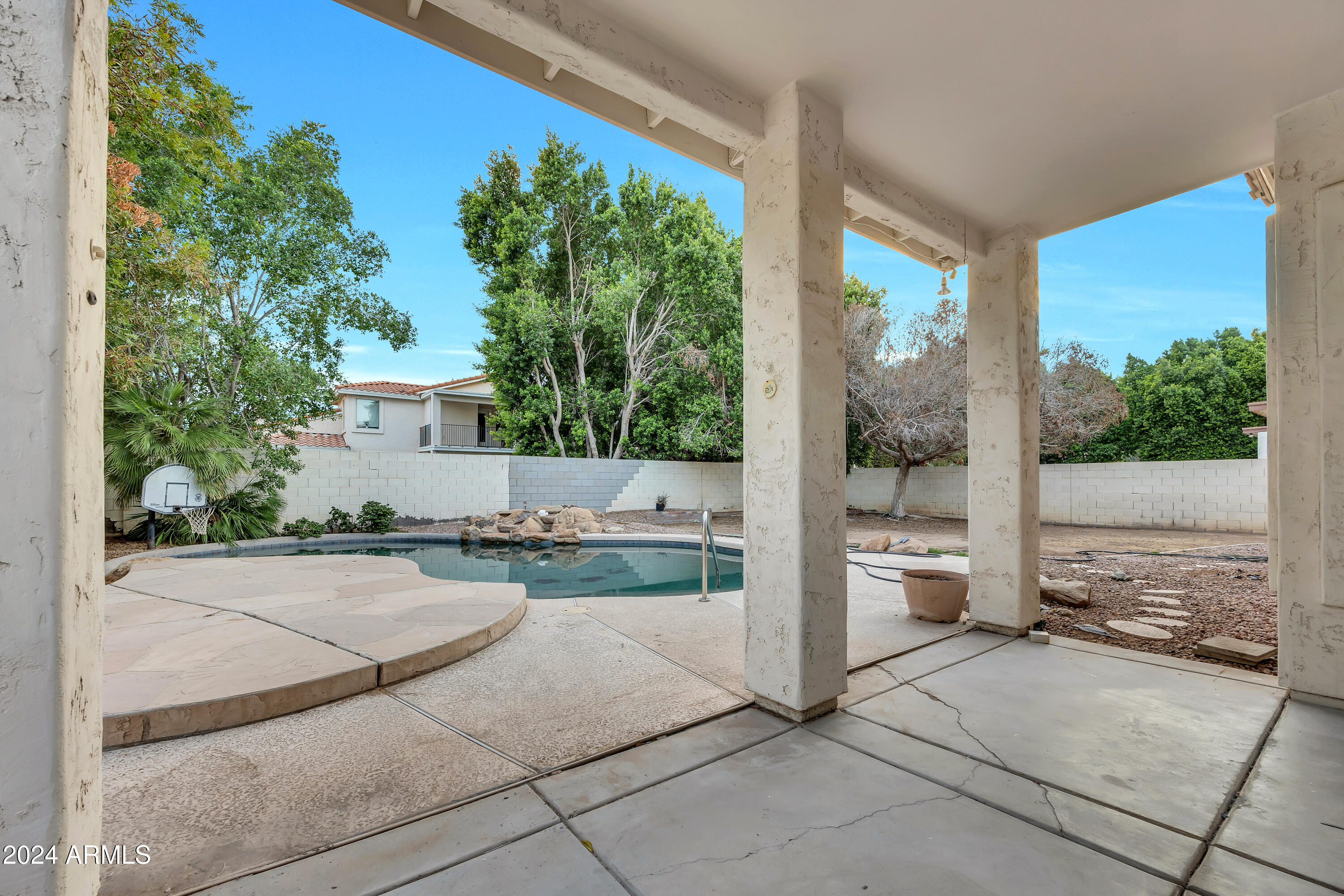 5839 W CHARTER OAK Road