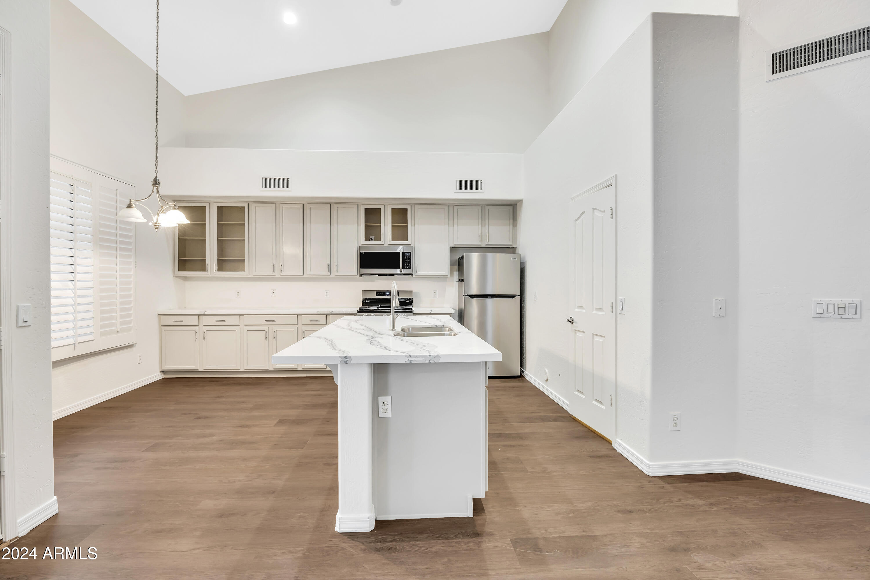 5839 W CHARTER OAK Road