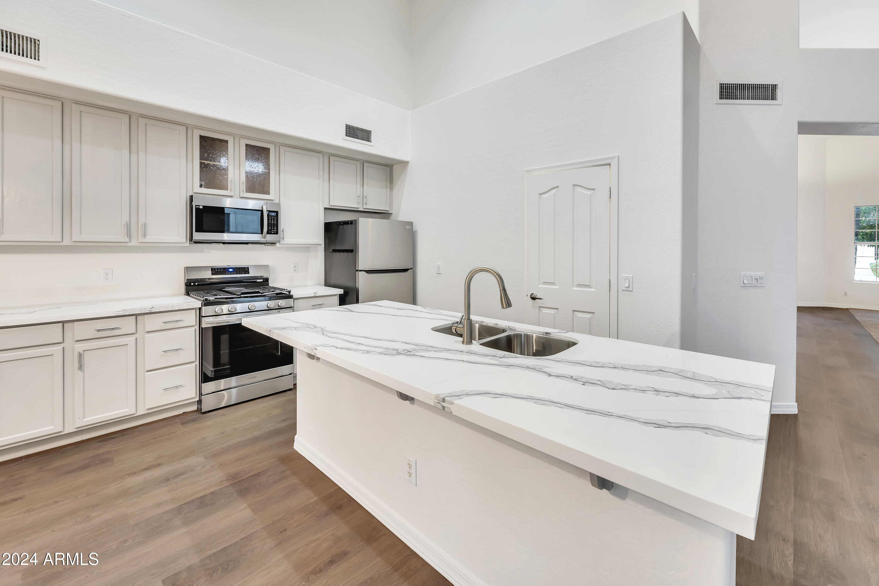 5839 W CHARTER OAK Road