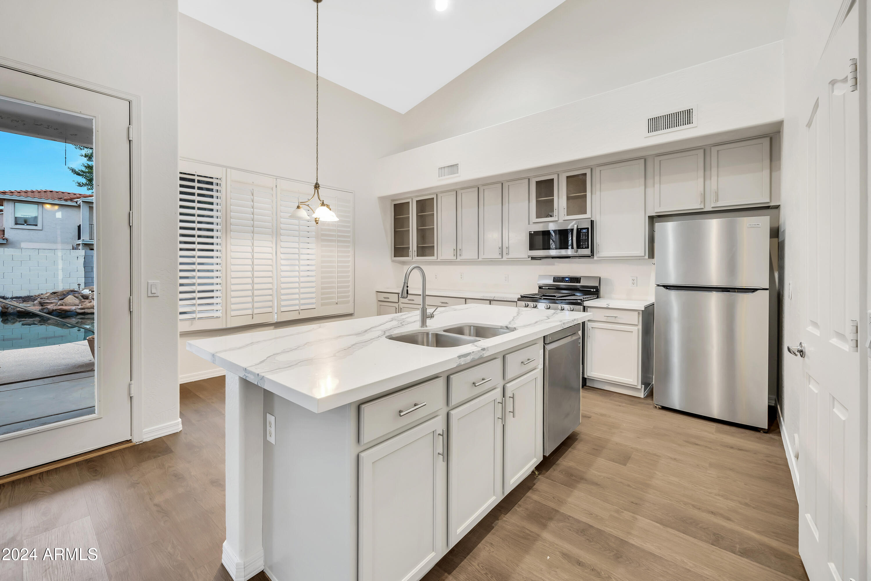 5839 W CHARTER OAK Road