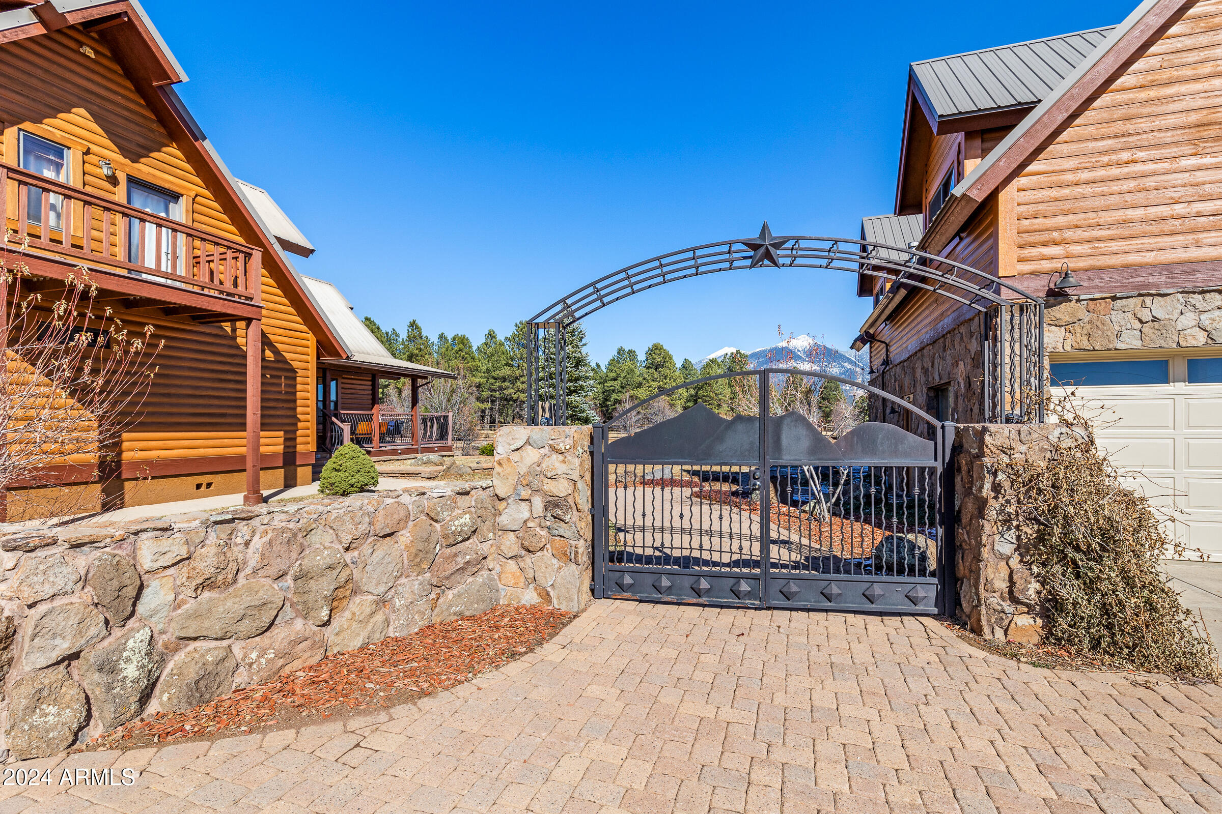 8950 W ANTOINETTE Way