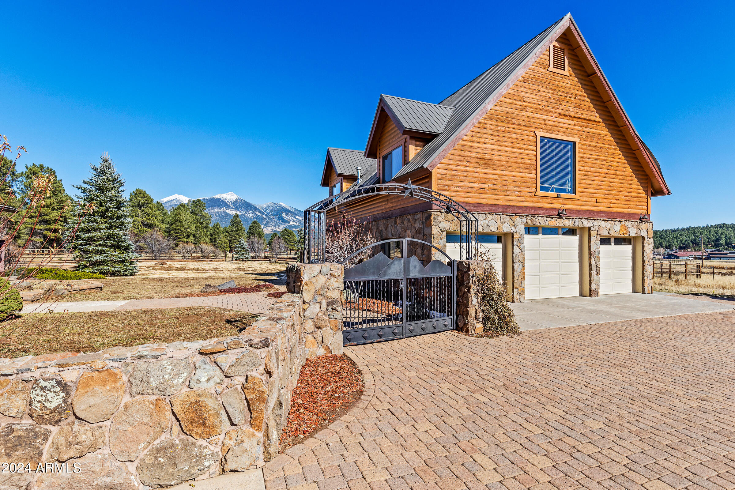 8950 W ANTOINETTE Way