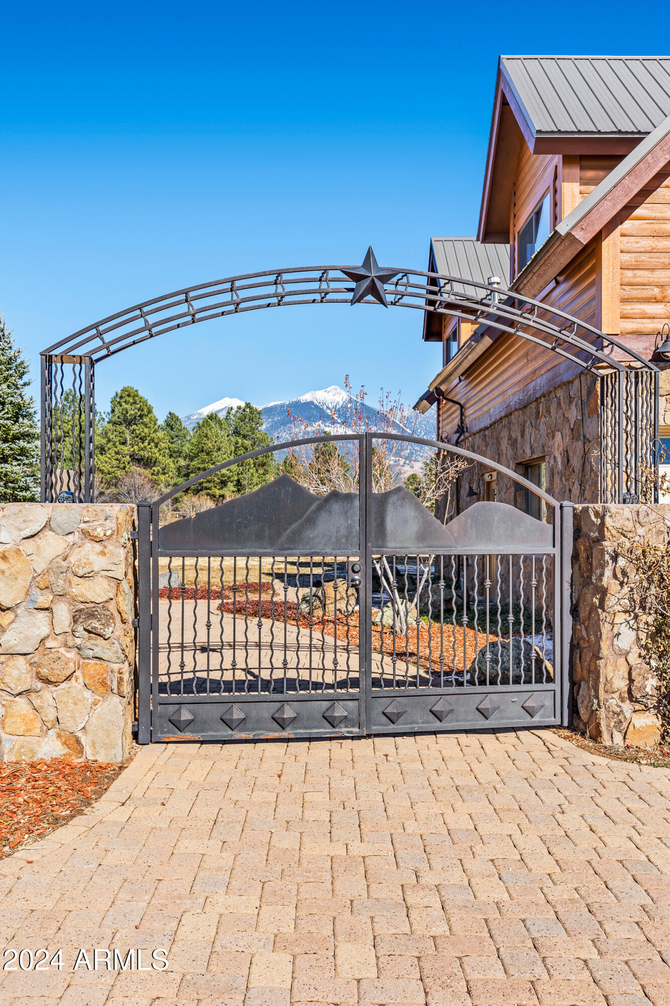 8950 W ANTOINETTE Way