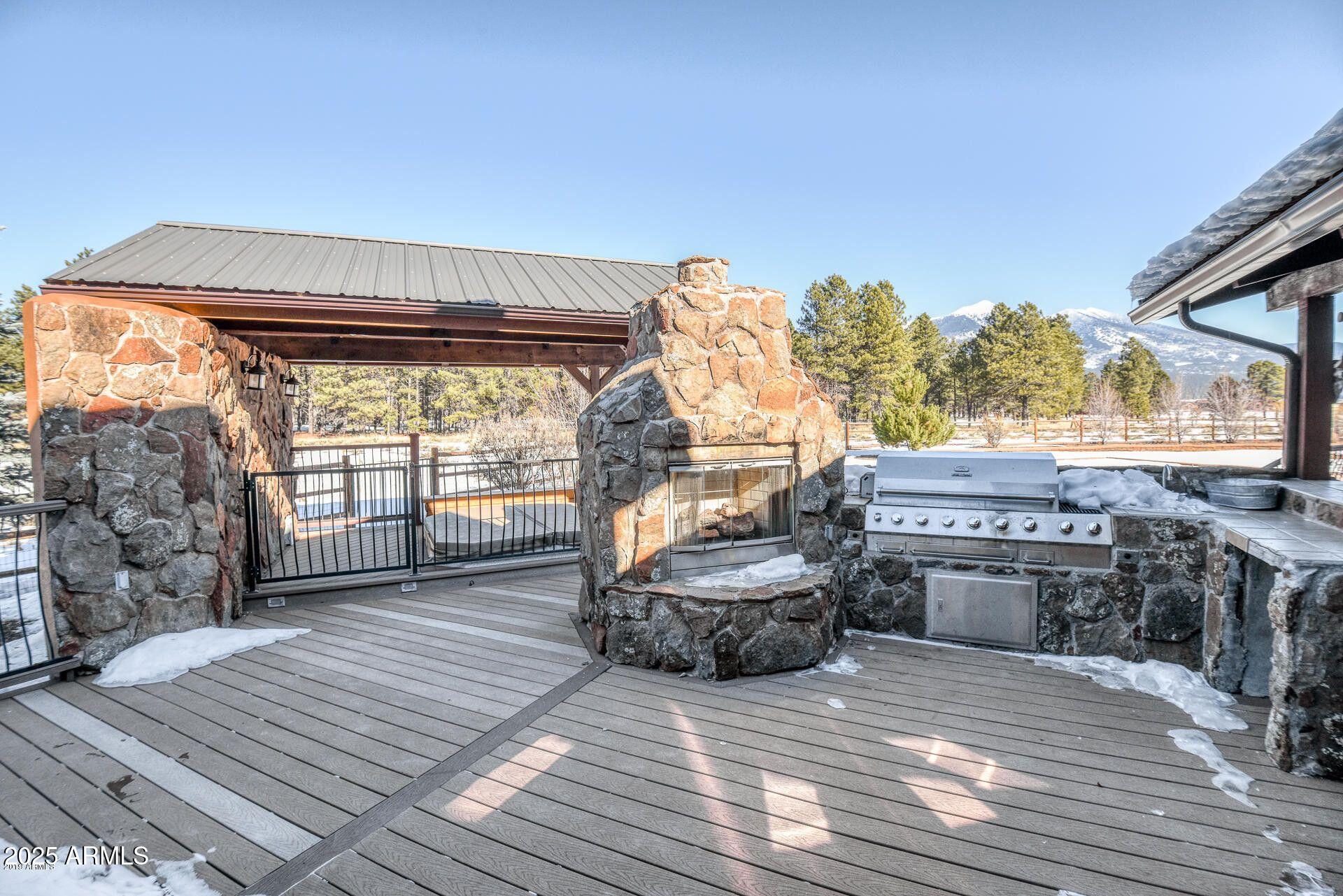 8950 W ANTOINETTE Way