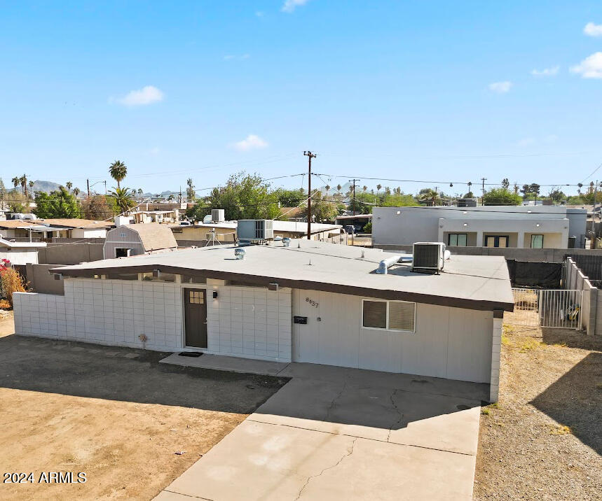 8837 N 37TH Avenue
