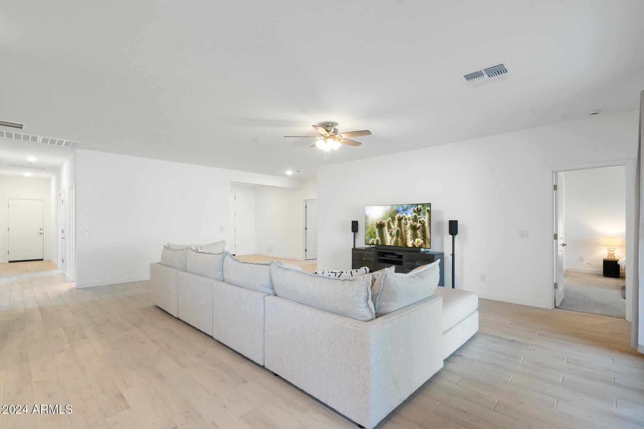 23376 W MIAMI Street