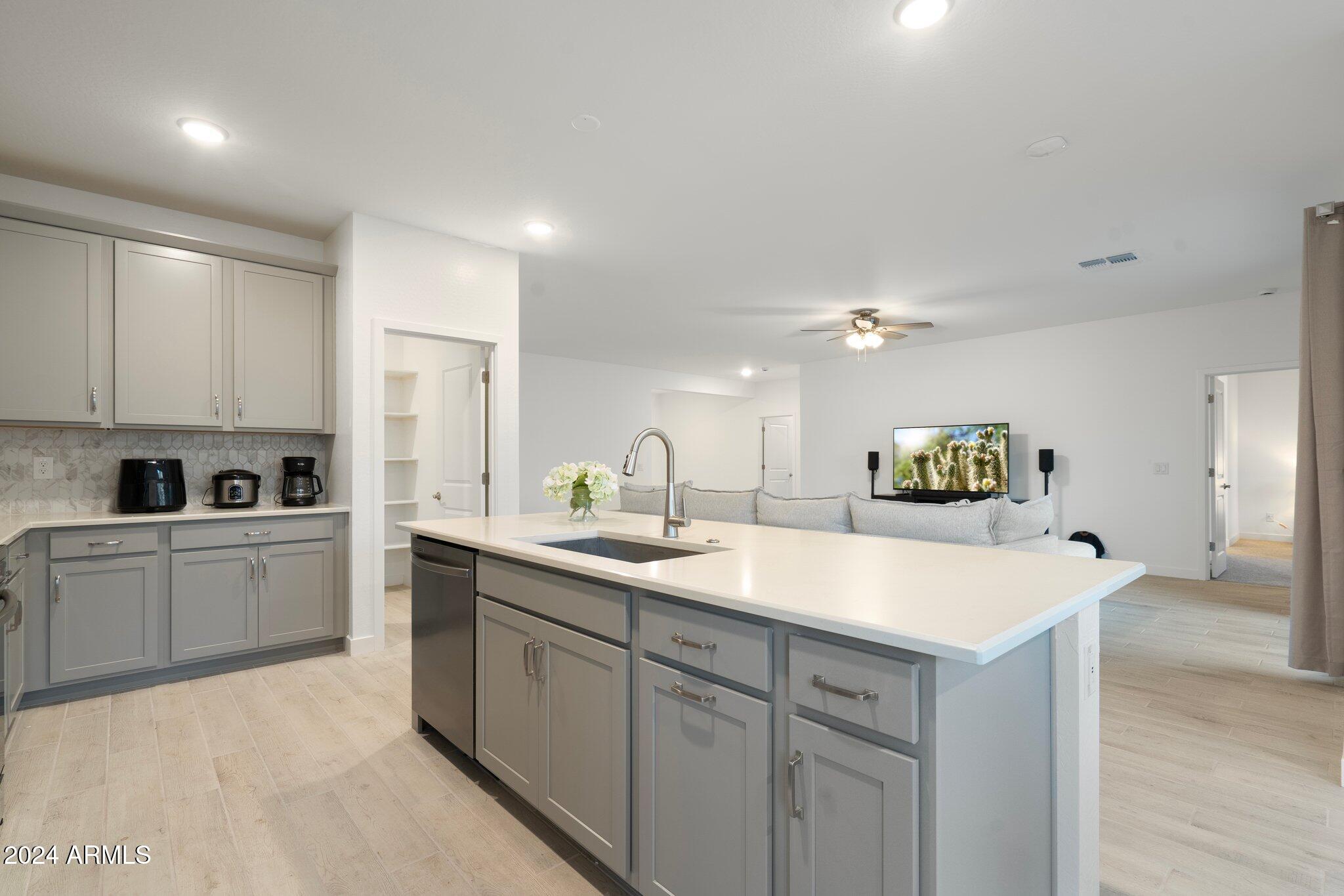 23376 W MIAMI Street