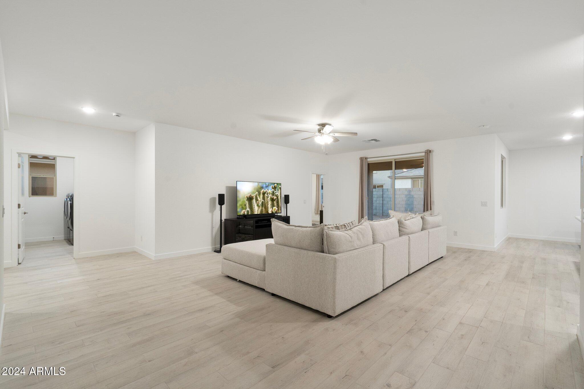 23376 W MIAMI Street