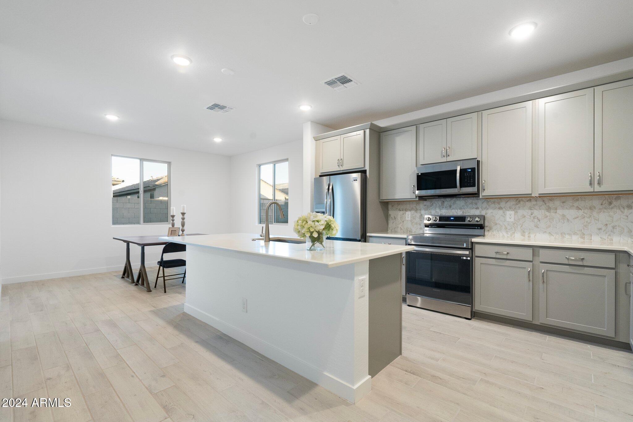 23376 W MIAMI Street