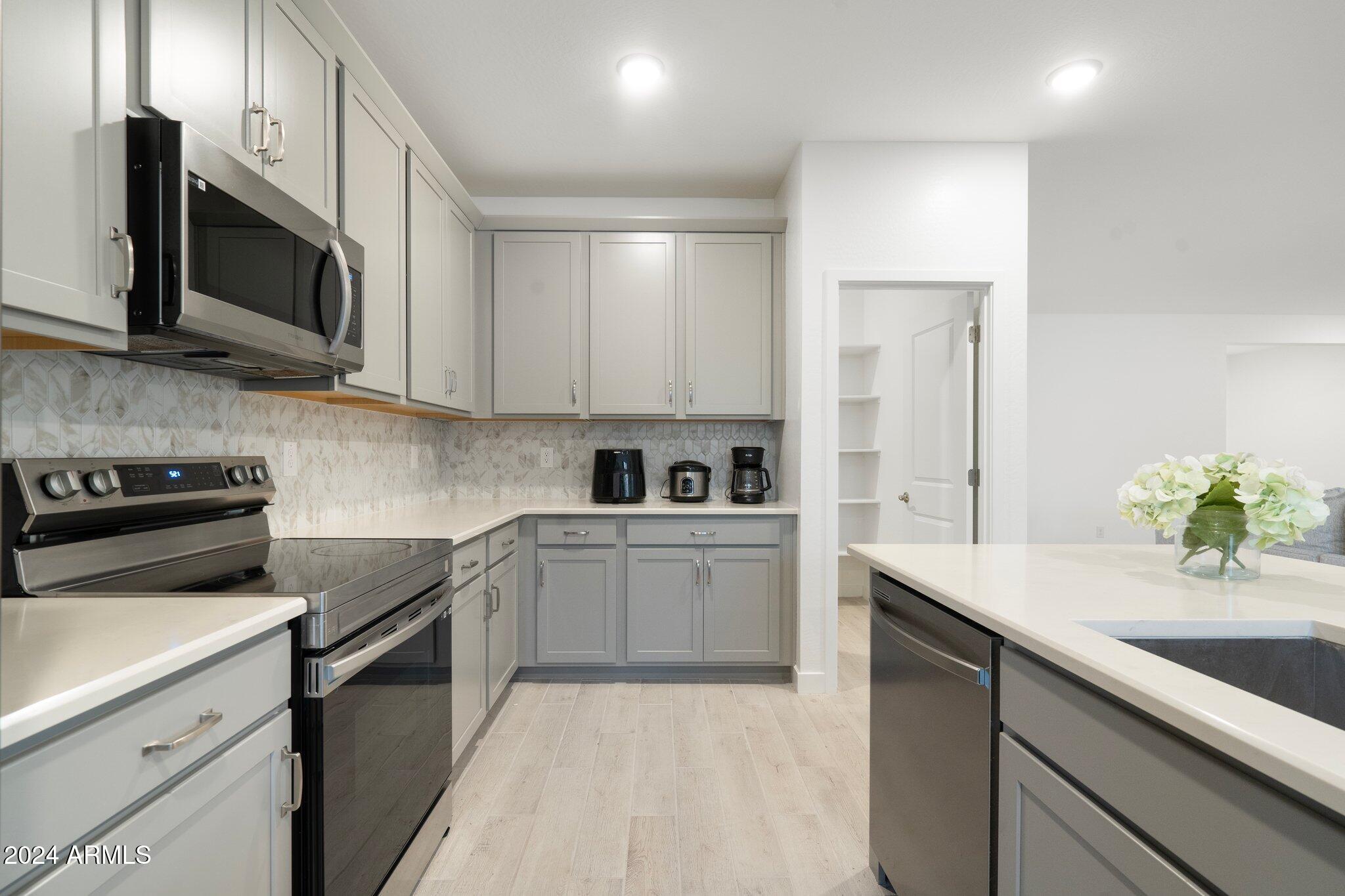 23376 W MIAMI Street