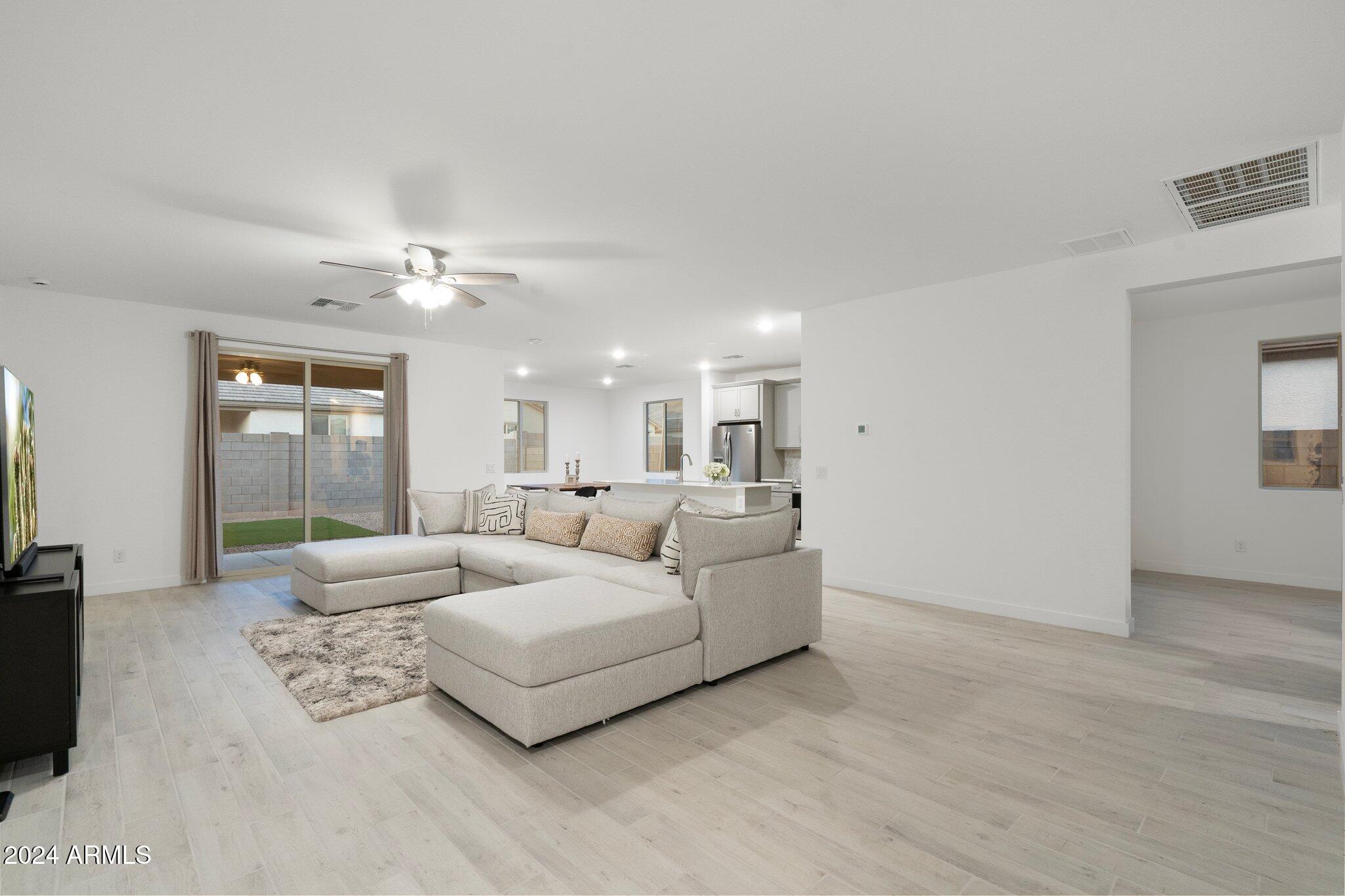 23376 W MIAMI Street