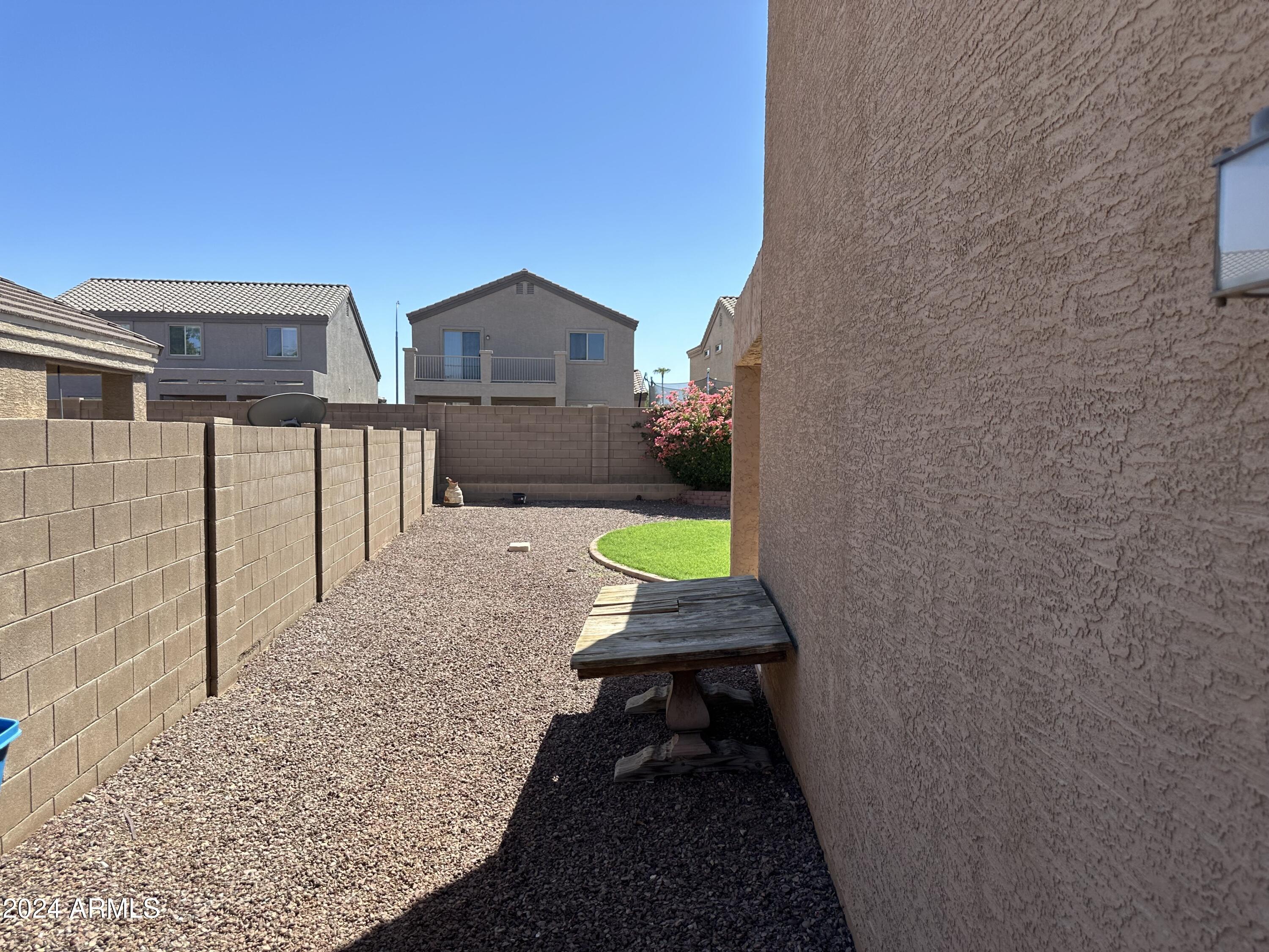 10937 W MINNEZONA Avenue