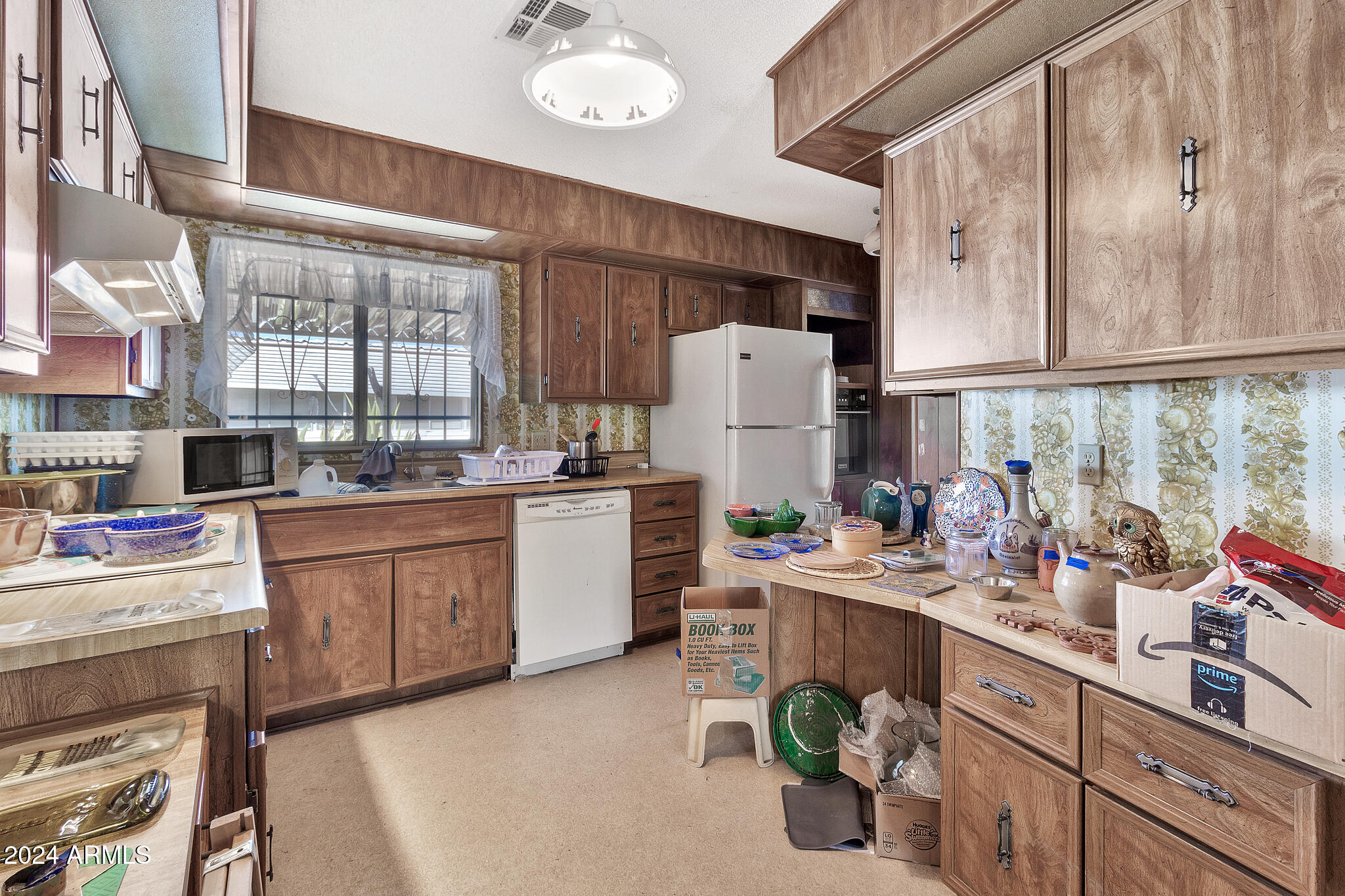 3800 N INDIANA Avenue