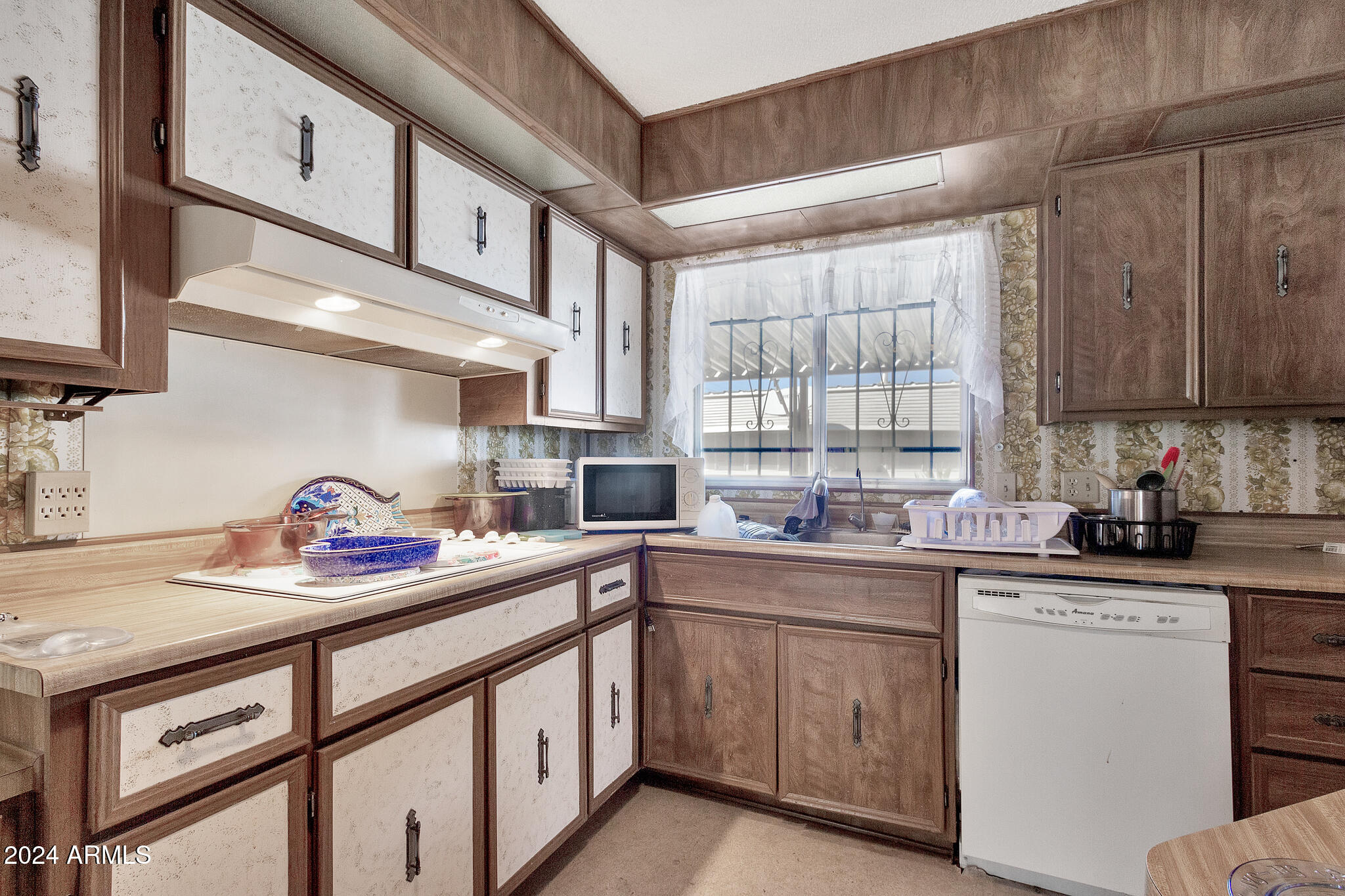 3800 N INDIANA Avenue