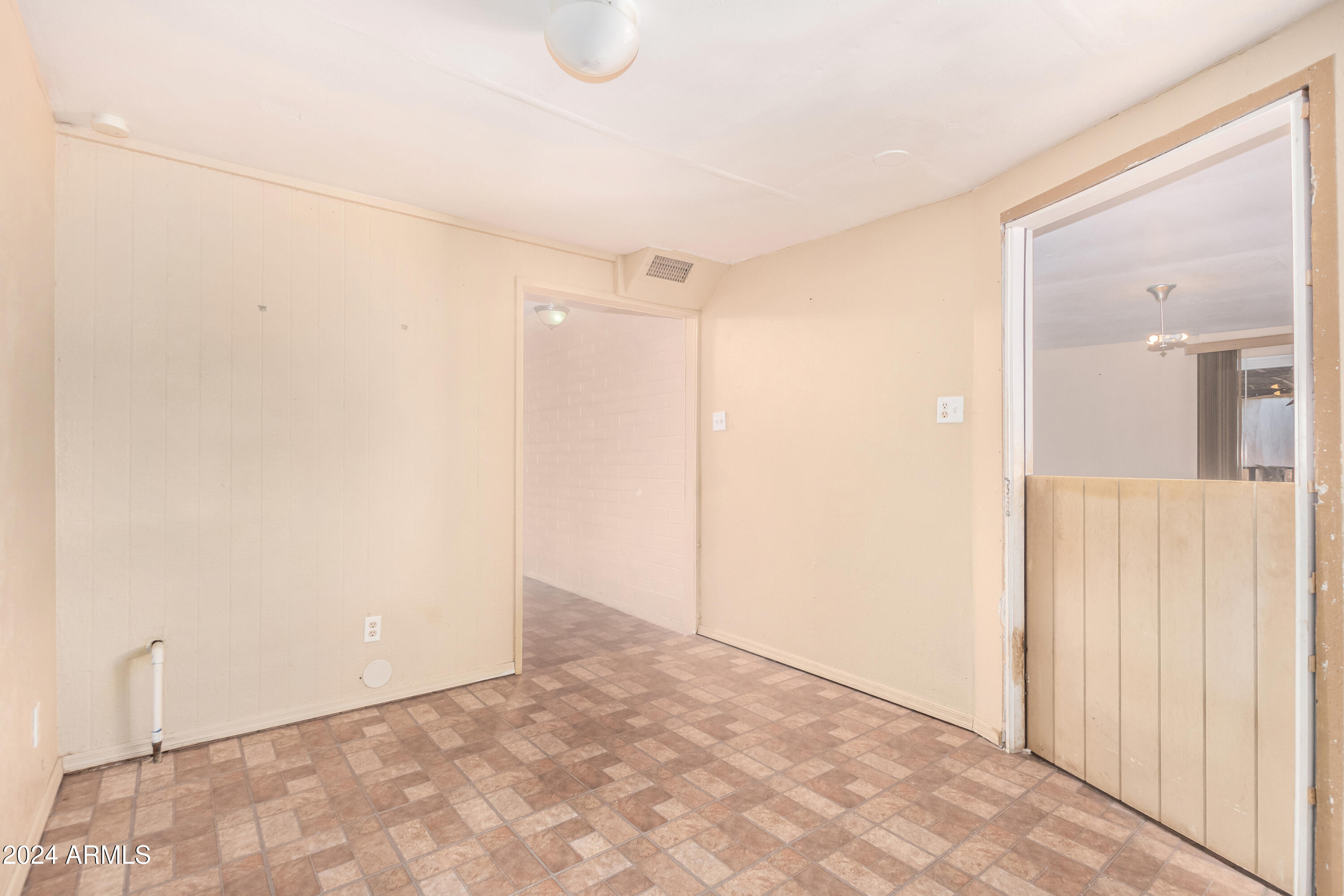 7340 W GLENROSA Avenue