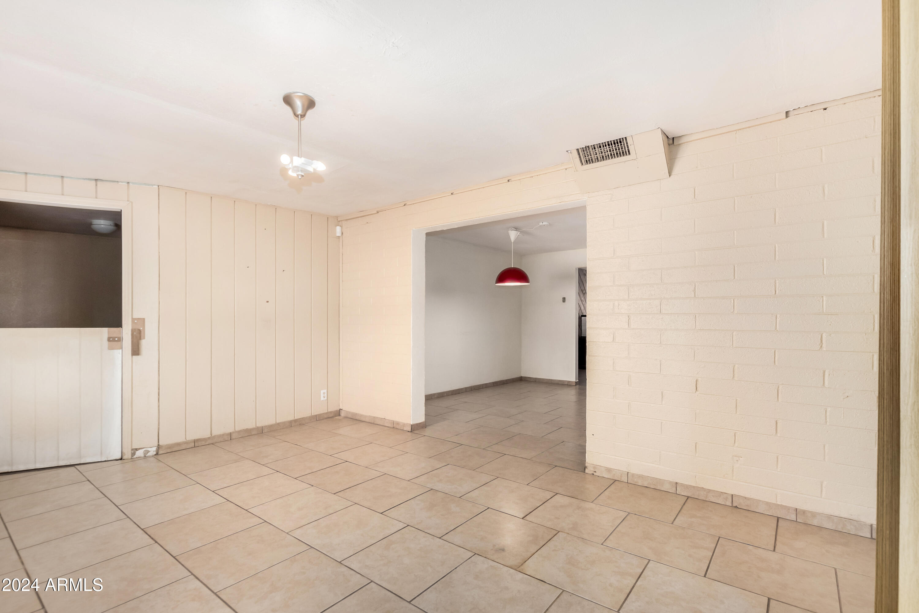 7340 W GLENROSA Avenue