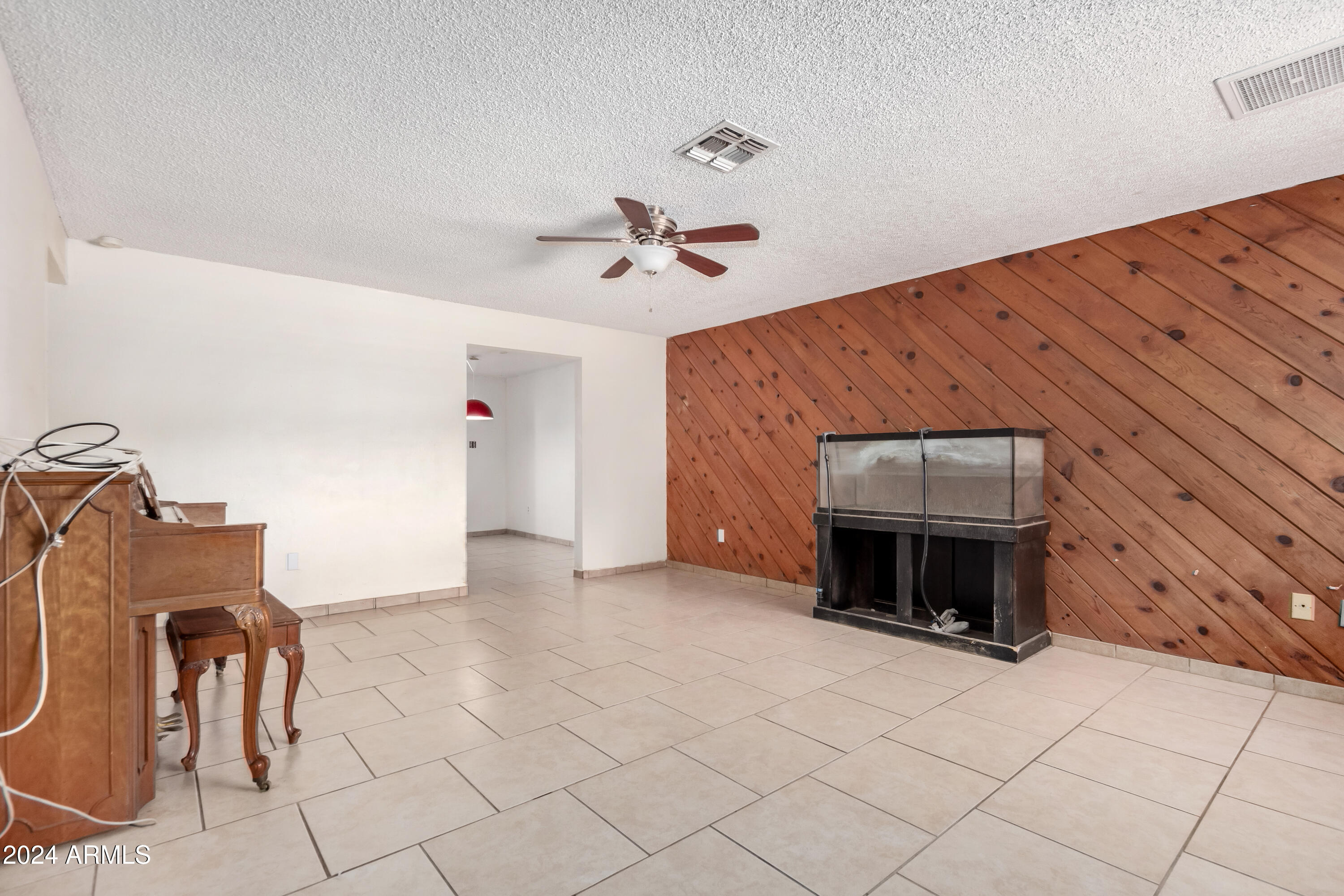 7340 W GLENROSA Avenue