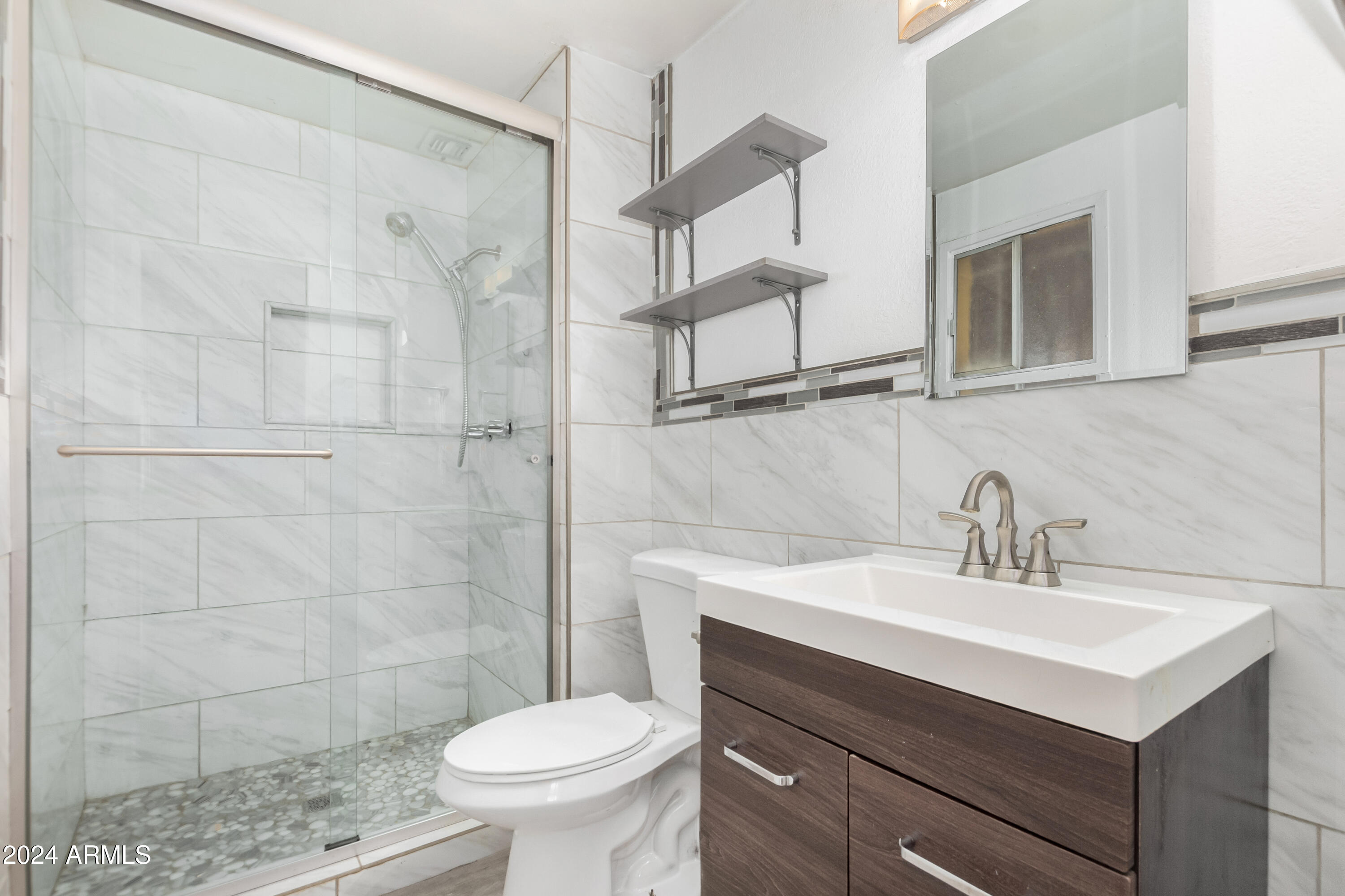 7340 W GLENROSA Avenue