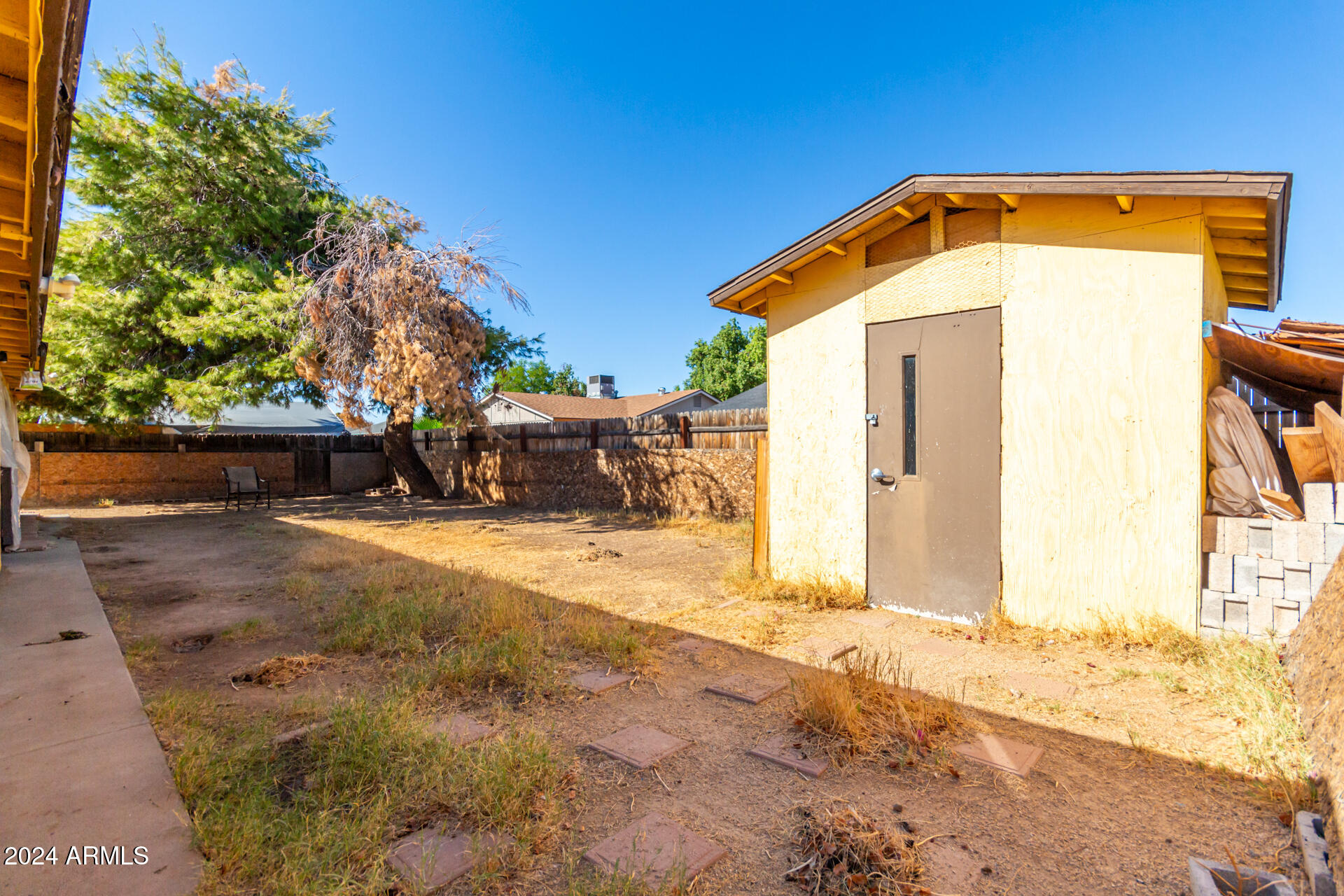 7340 W GLENROSA Avenue