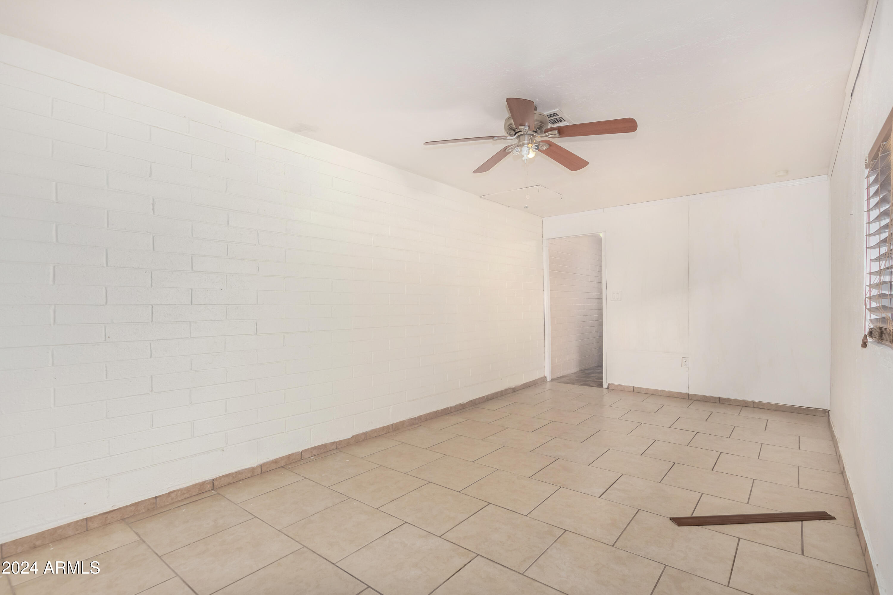 7340 W GLENROSA Avenue