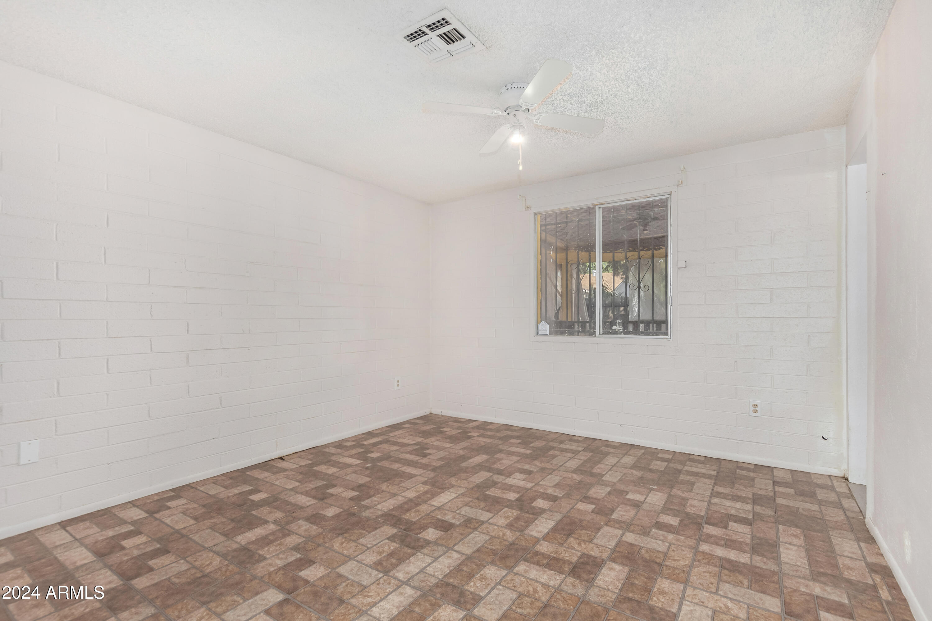 7340 W GLENROSA Avenue