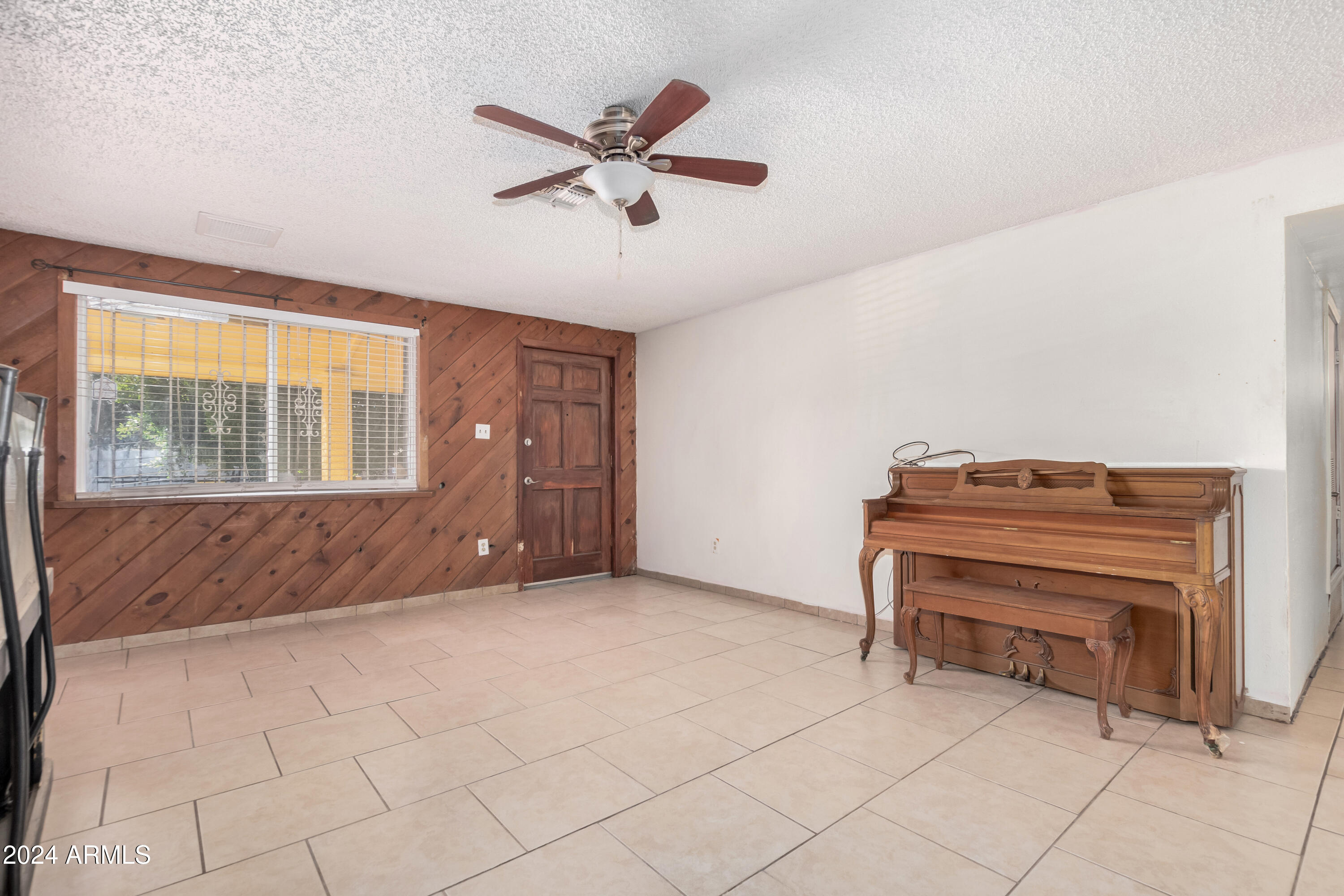 7340 W GLENROSA Avenue