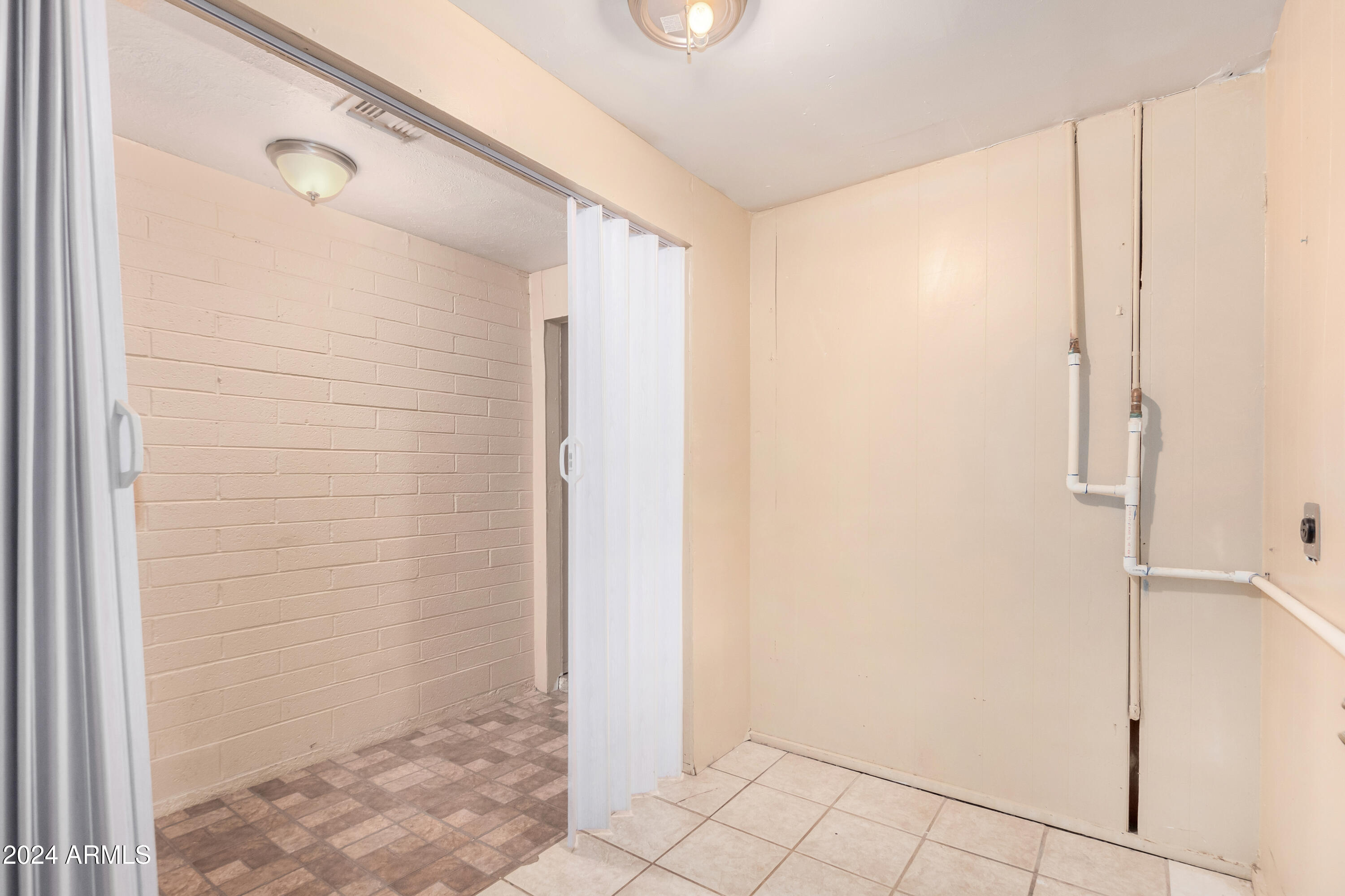 7340 W GLENROSA Avenue