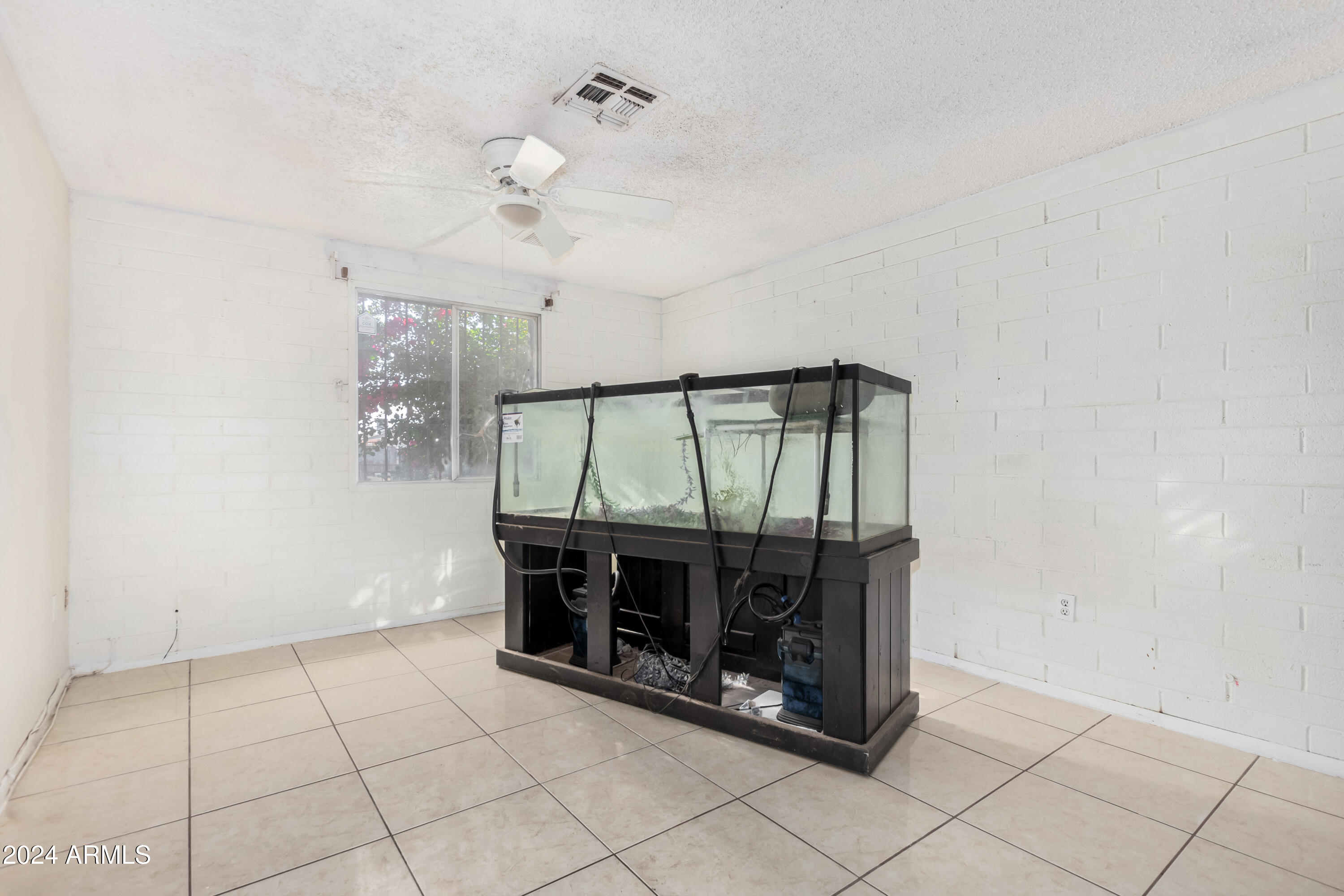 7340 W GLENROSA Avenue