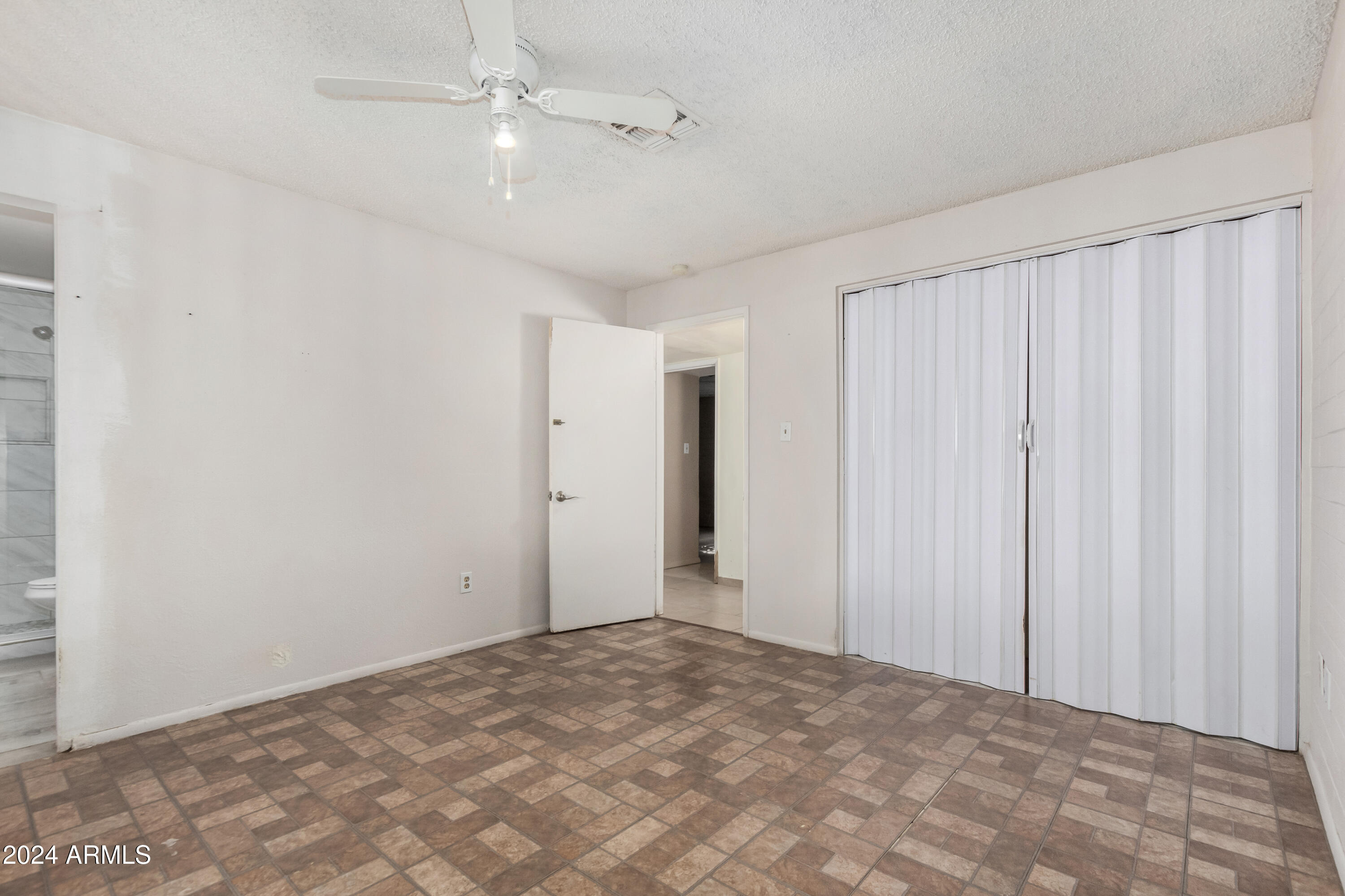 7340 W GLENROSA Avenue