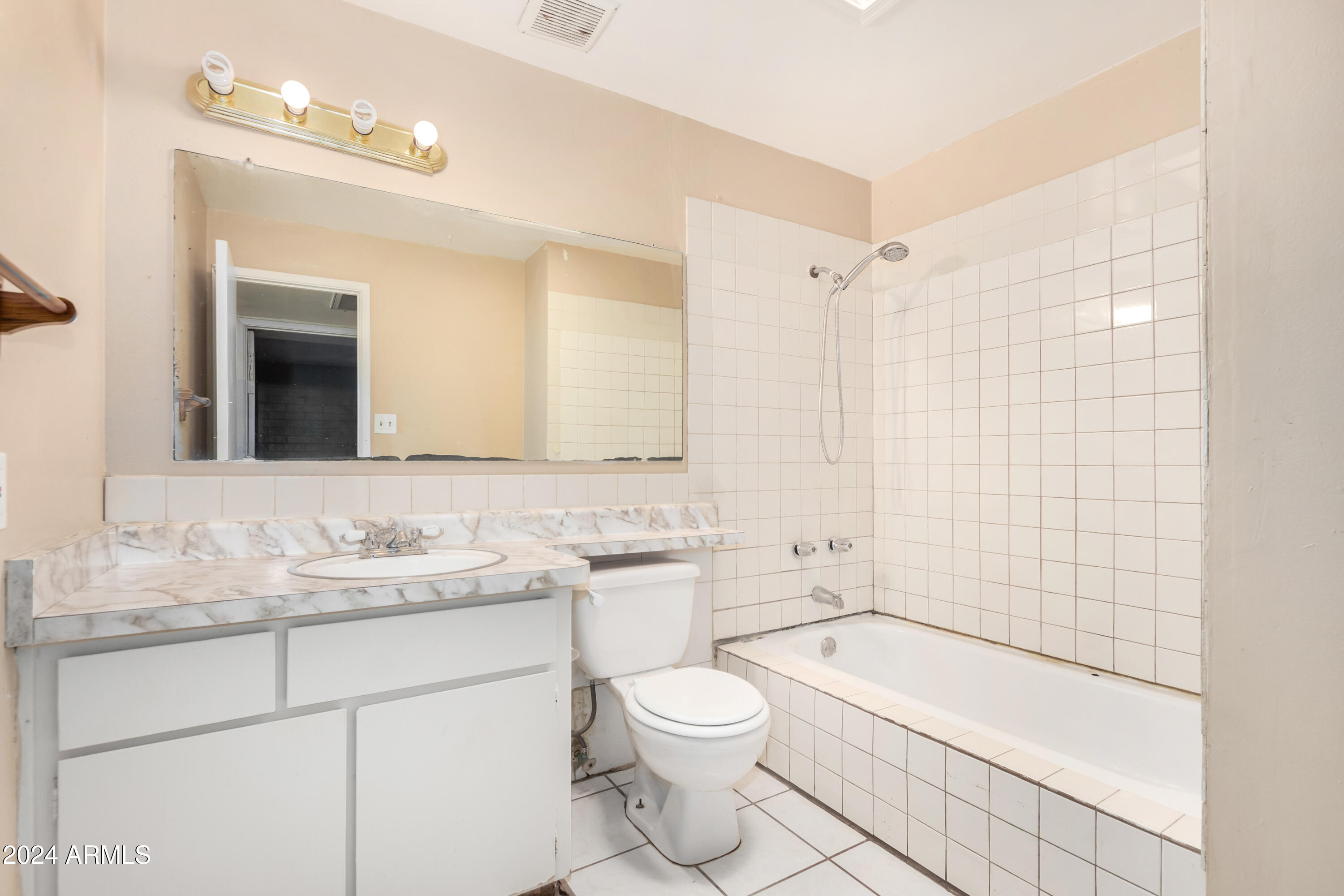 7340 W GLENROSA Avenue