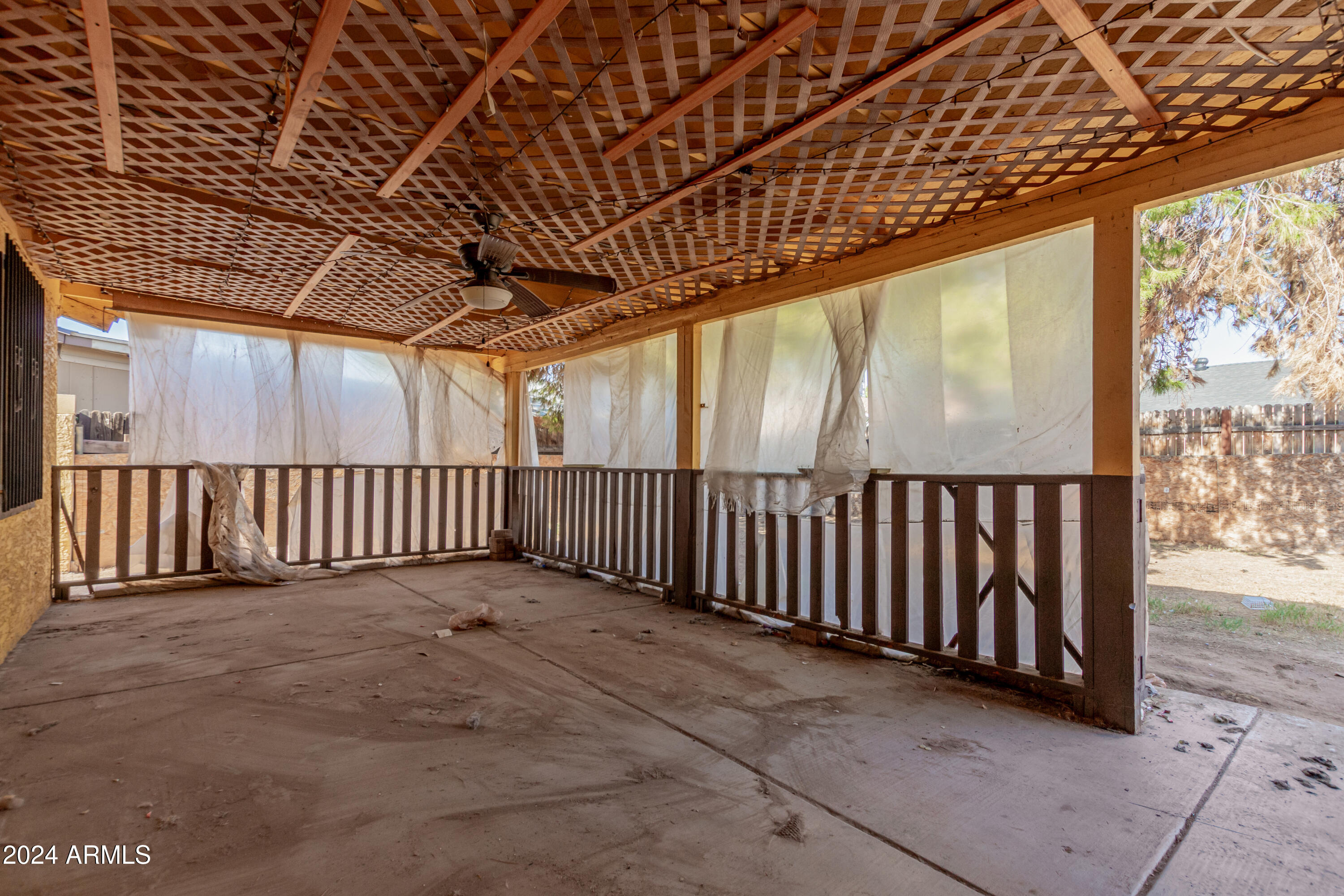 7340 W GLENROSA Avenue