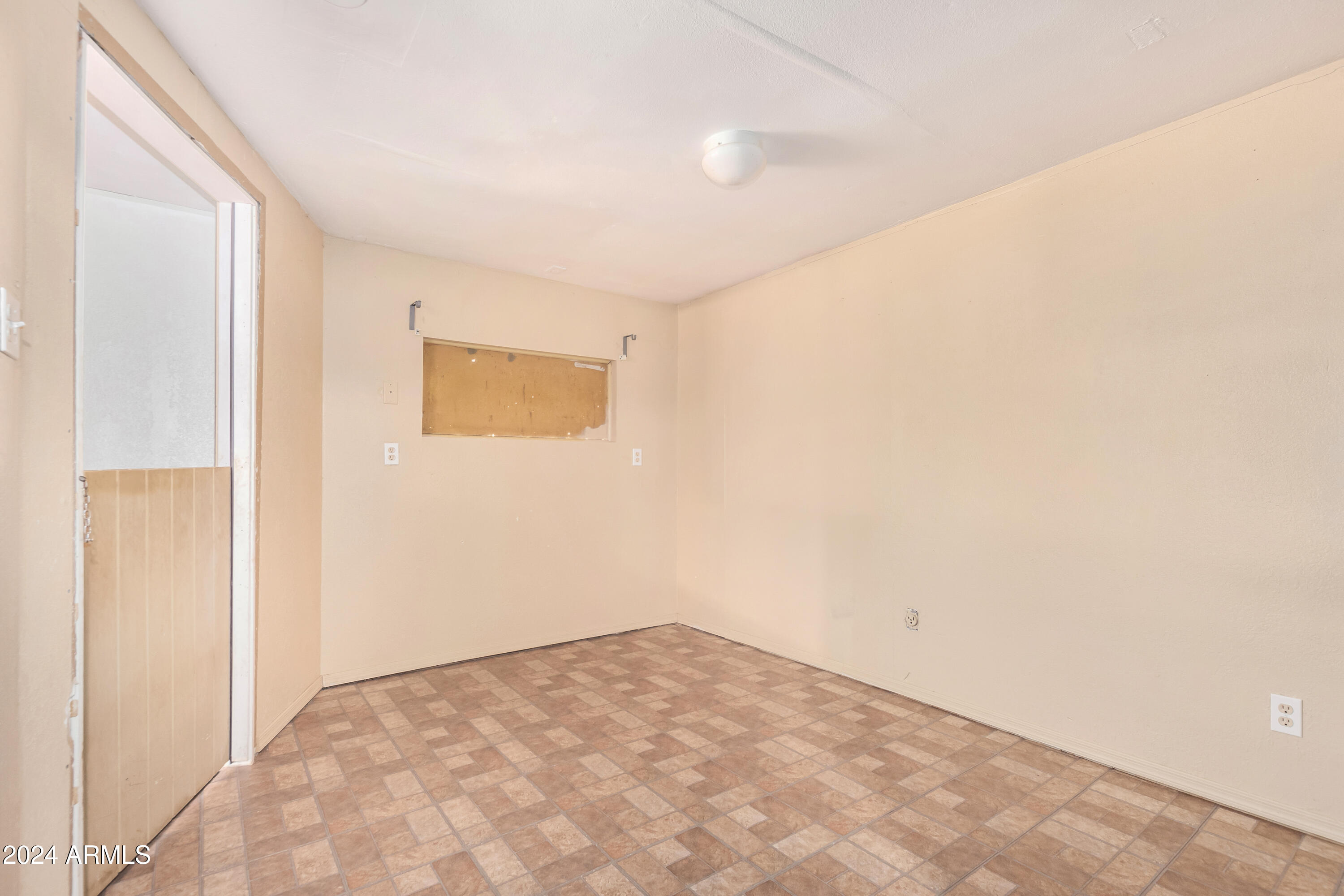 7340 W GLENROSA Avenue