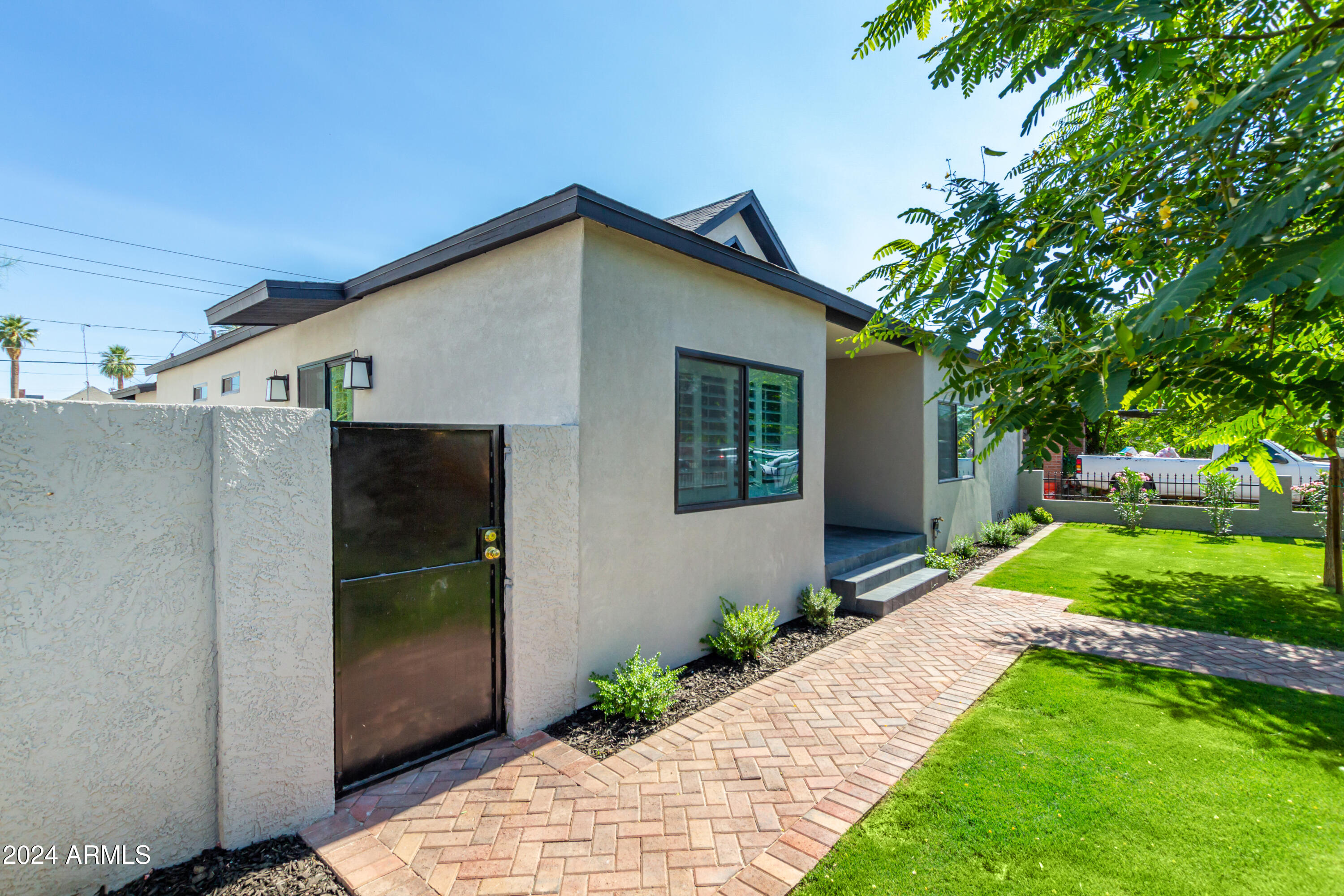 917 E MCKINLEY Street