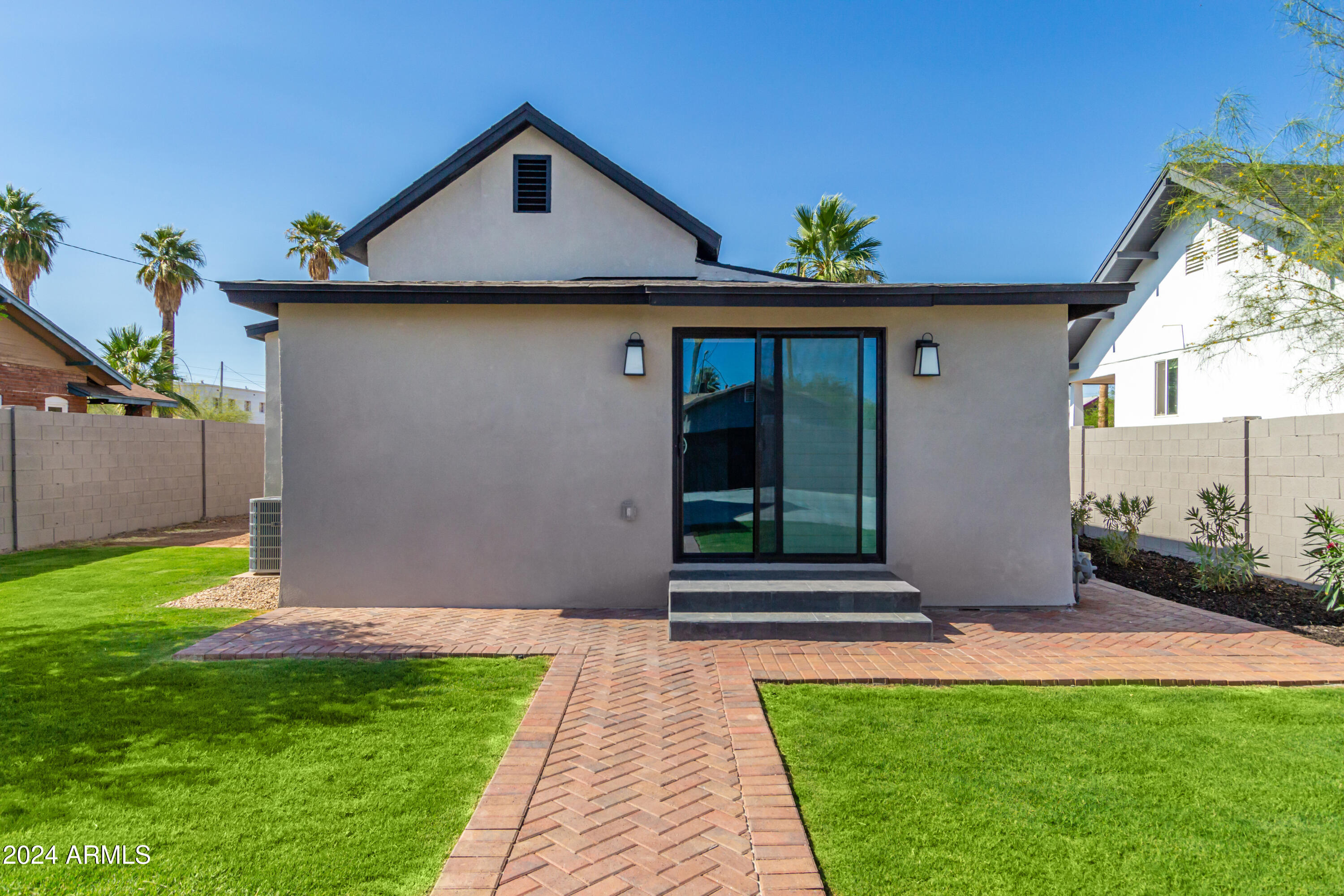 917 E MCKINLEY Street