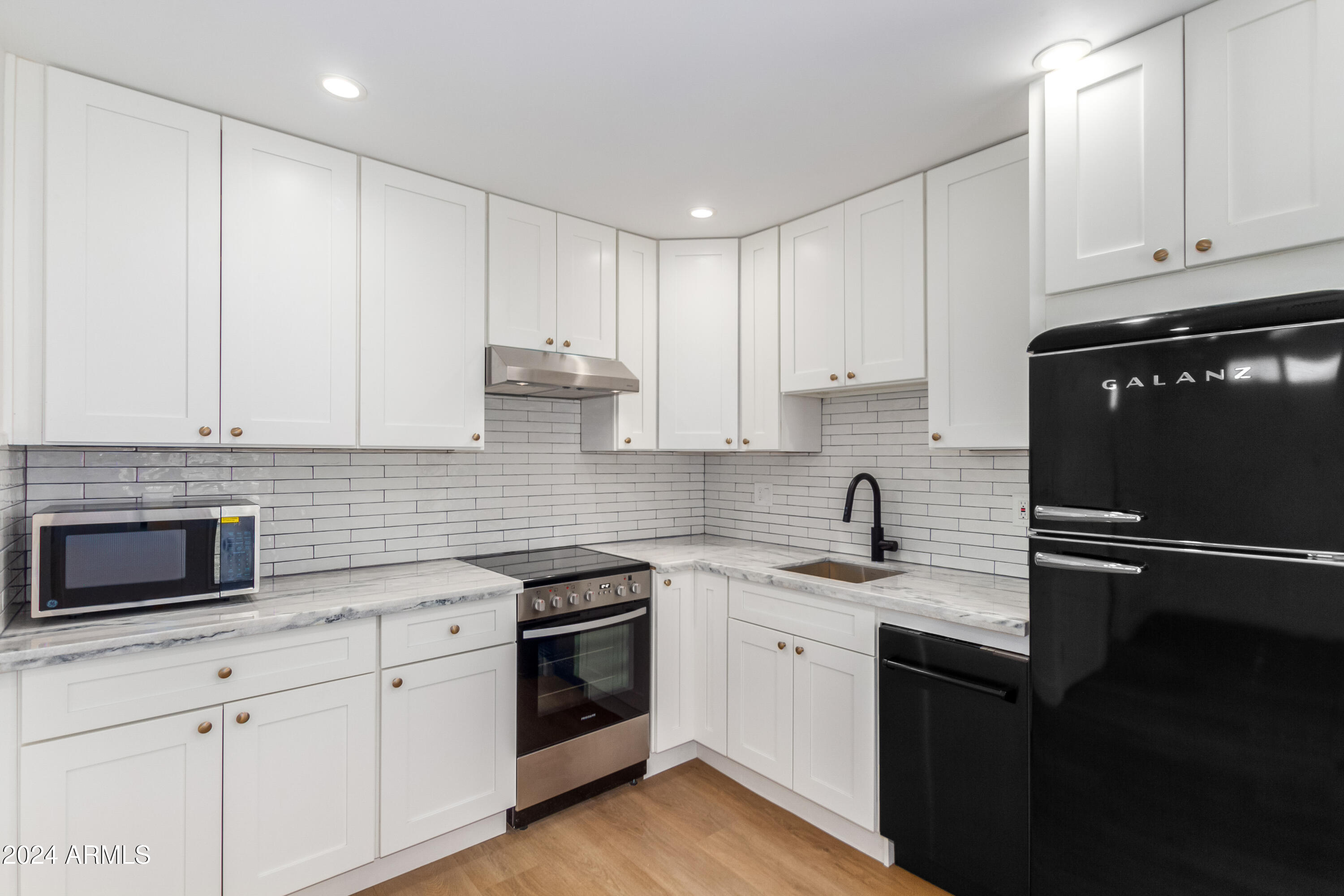 917 E MCKINLEY Street