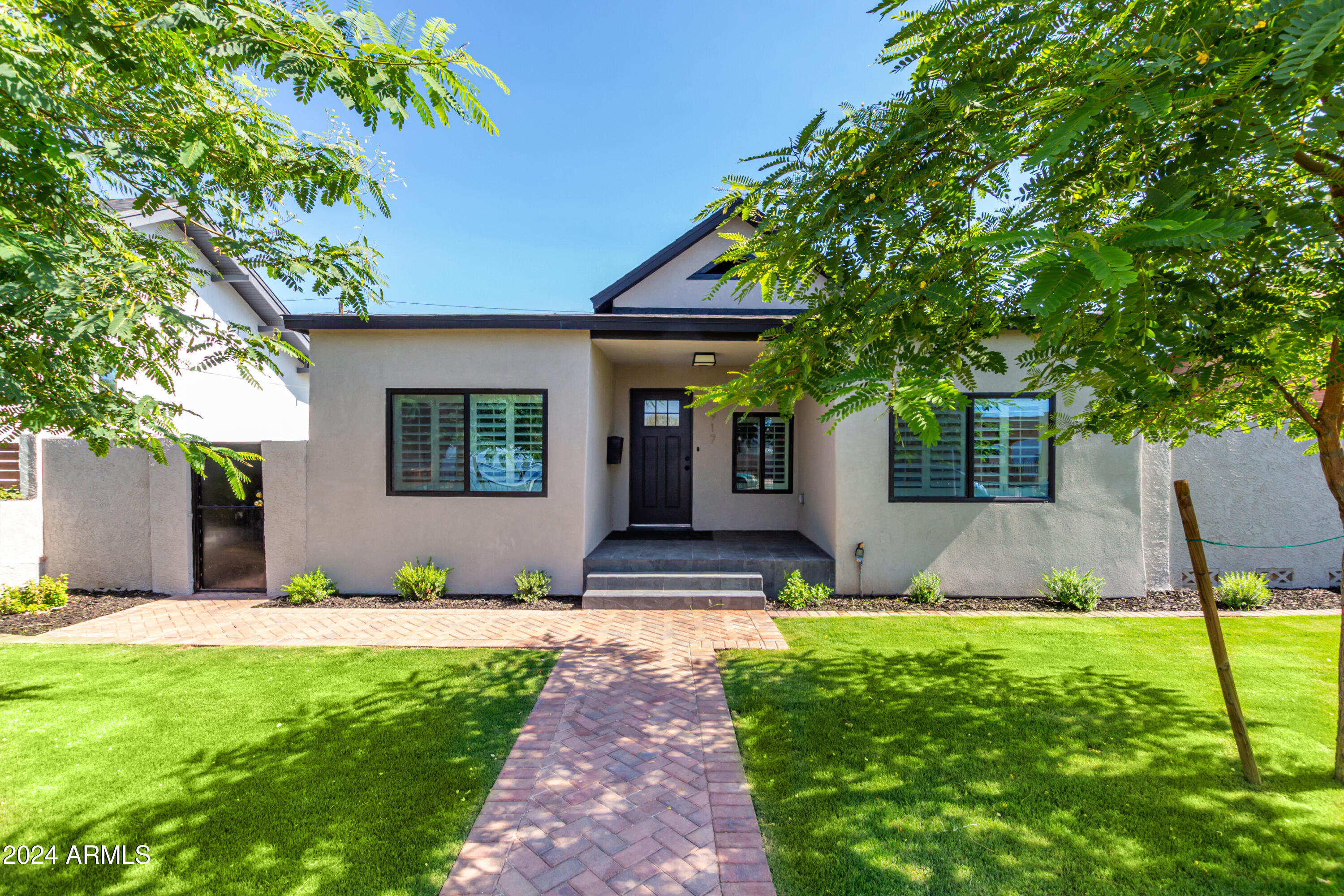 917 E MCKINLEY Street