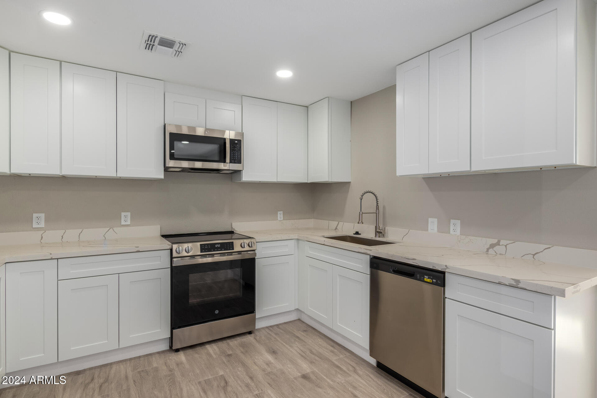 2007 W WINDROSE Drive